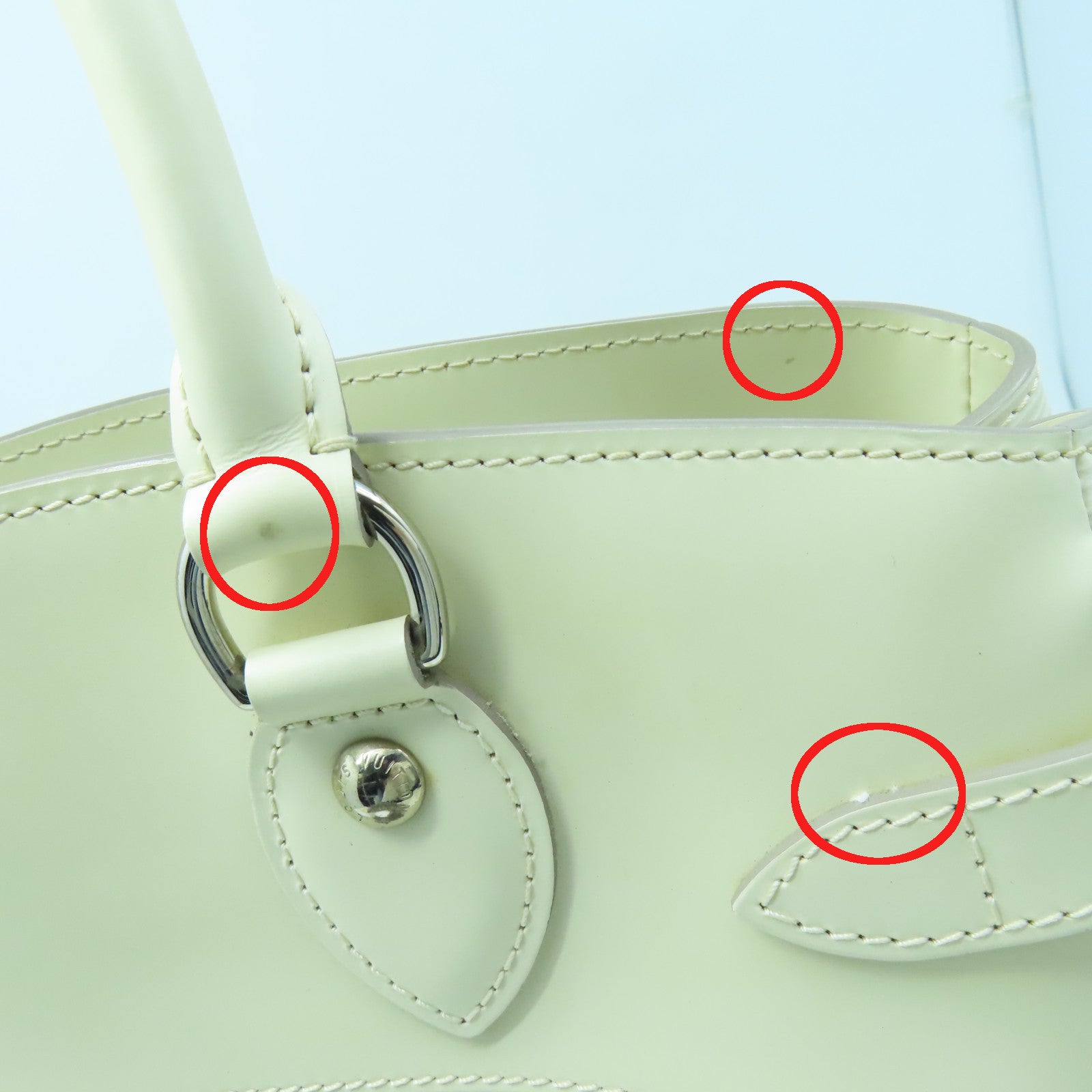 LOUIS VUITTON Epi Passy GM silver buckle handle bag white