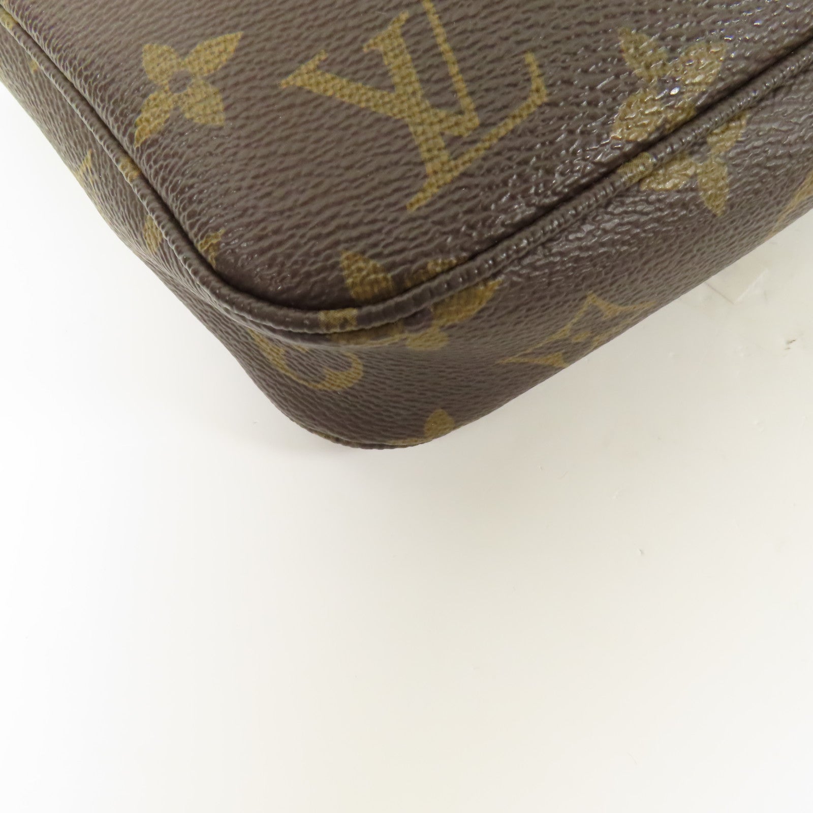 LOUIS VUITTON Monogram Pochette Accessoires金扣手拿包棕色