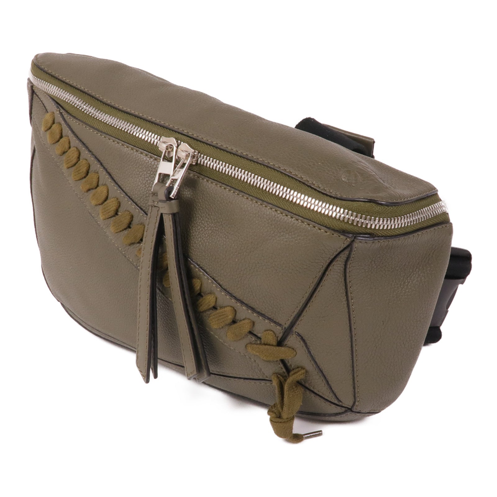 LOEWE 牛皮皮革Puzzle Sling Bag銀扣肩背袋