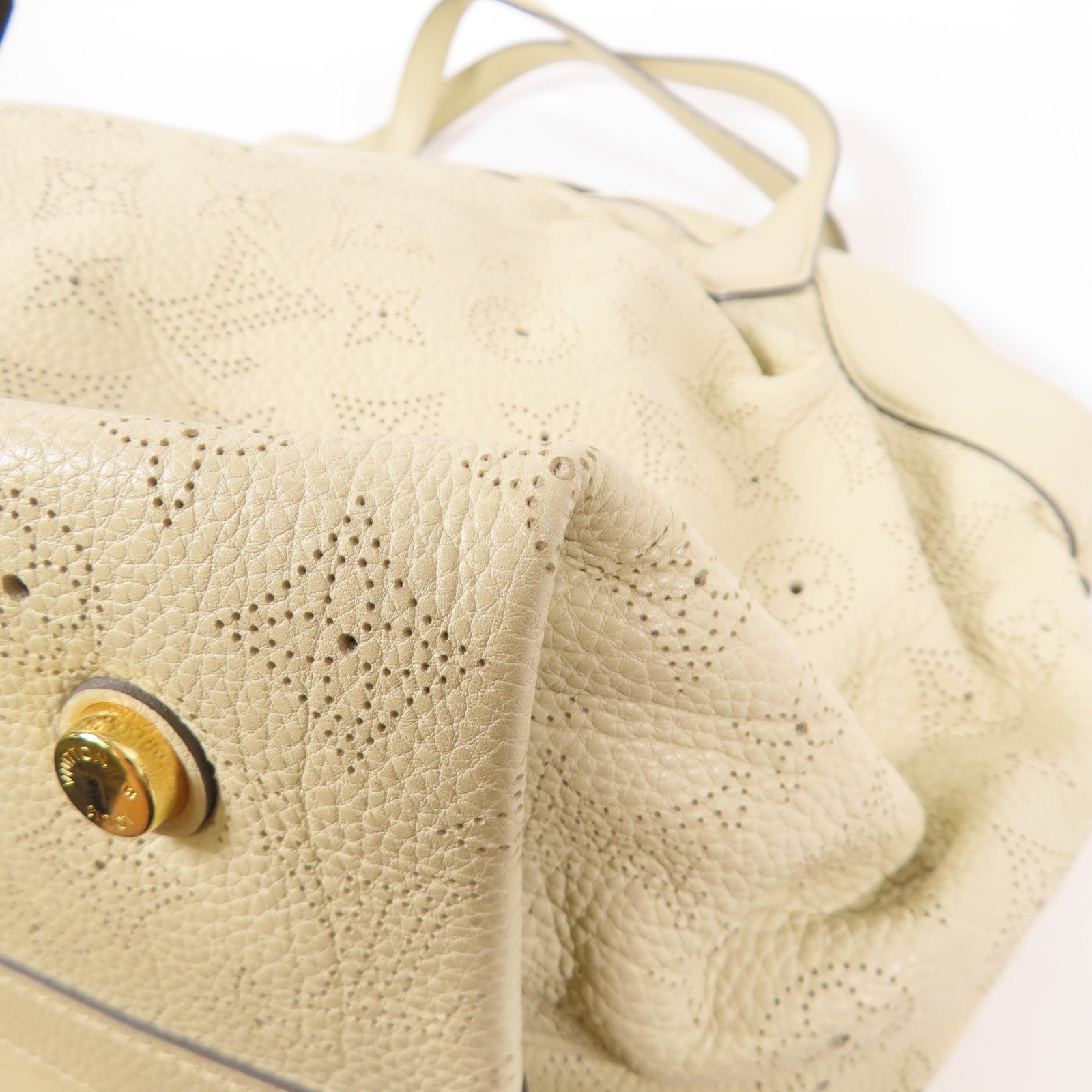 LOUIS VUITTON 【激減優惠】Mahina Cirrus MM金扣手挽袋米色