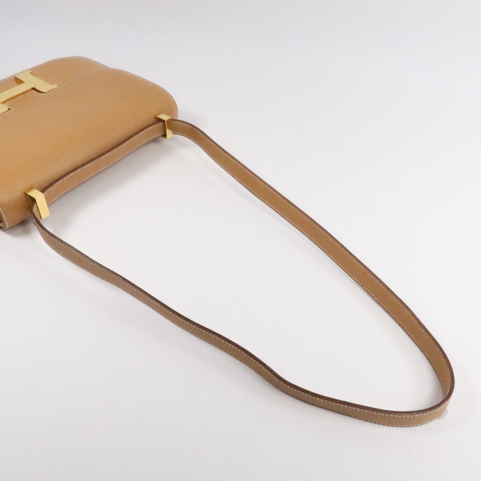 HERMES Epsom皮革Constance 24肩背袋Naturel
