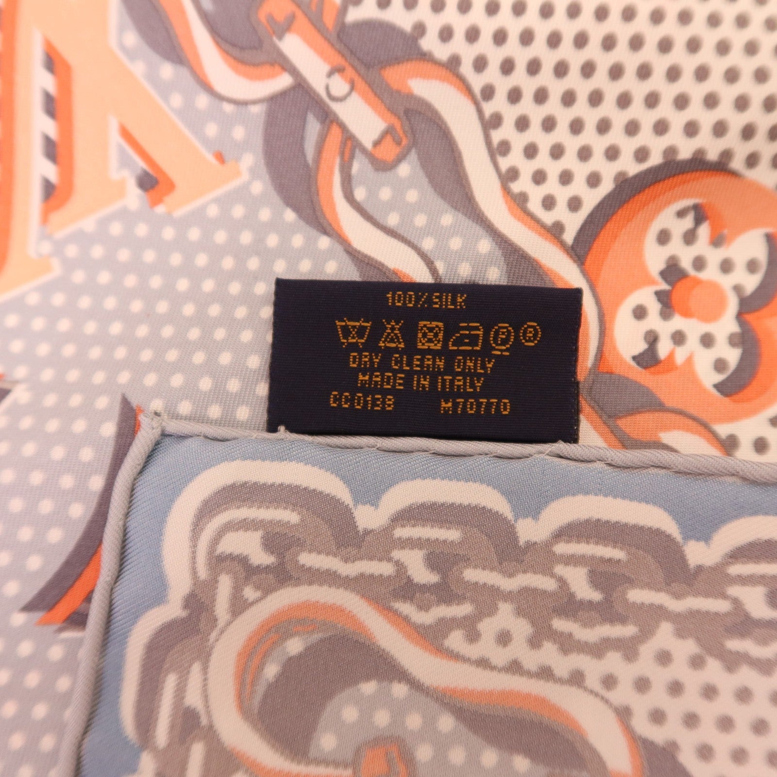 LOUIS VUITTON 絲質Pop Monogram Scarf 88x88絲巾