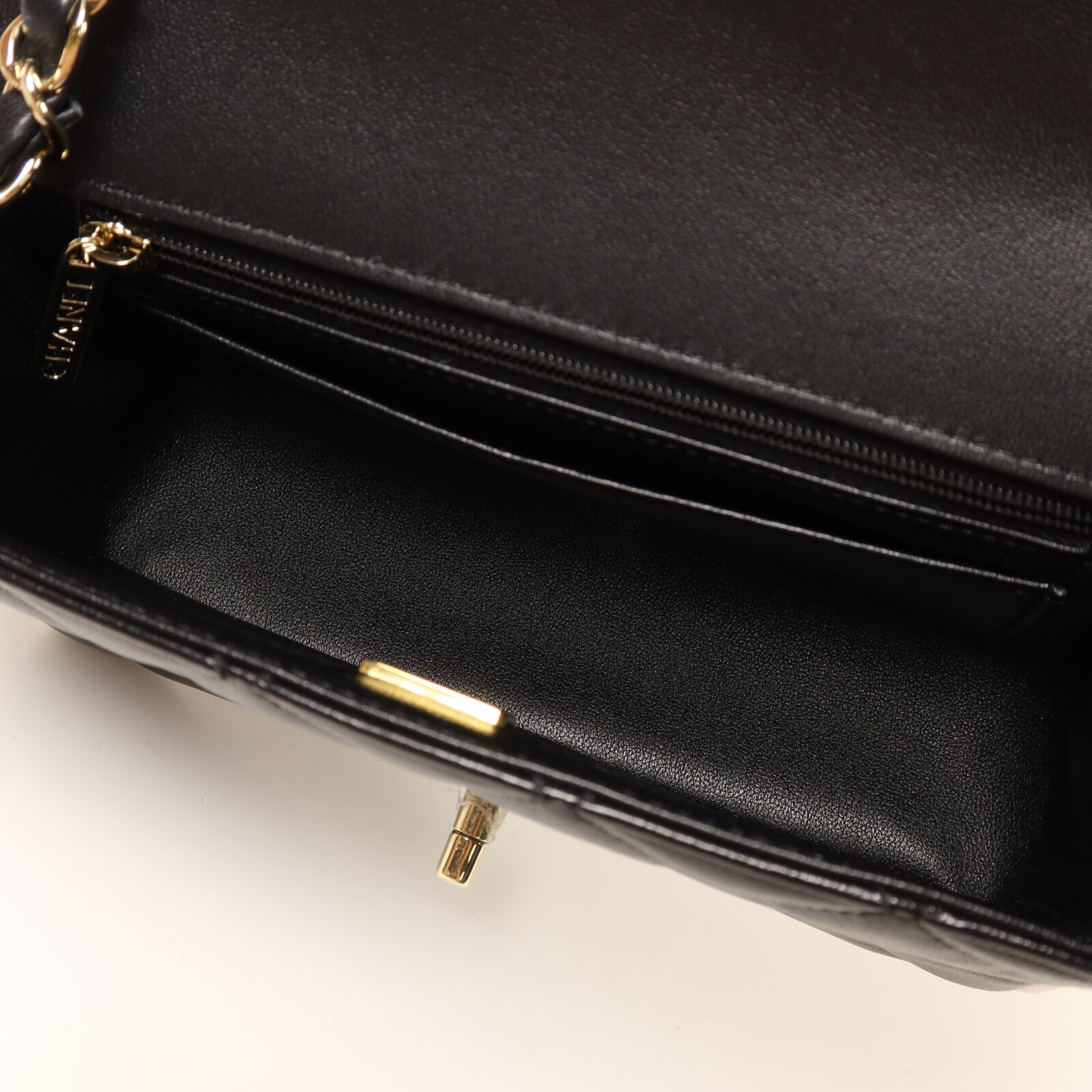 CHANEL 羊皮皮革Mini Flap金扣鏈帶肩背袋