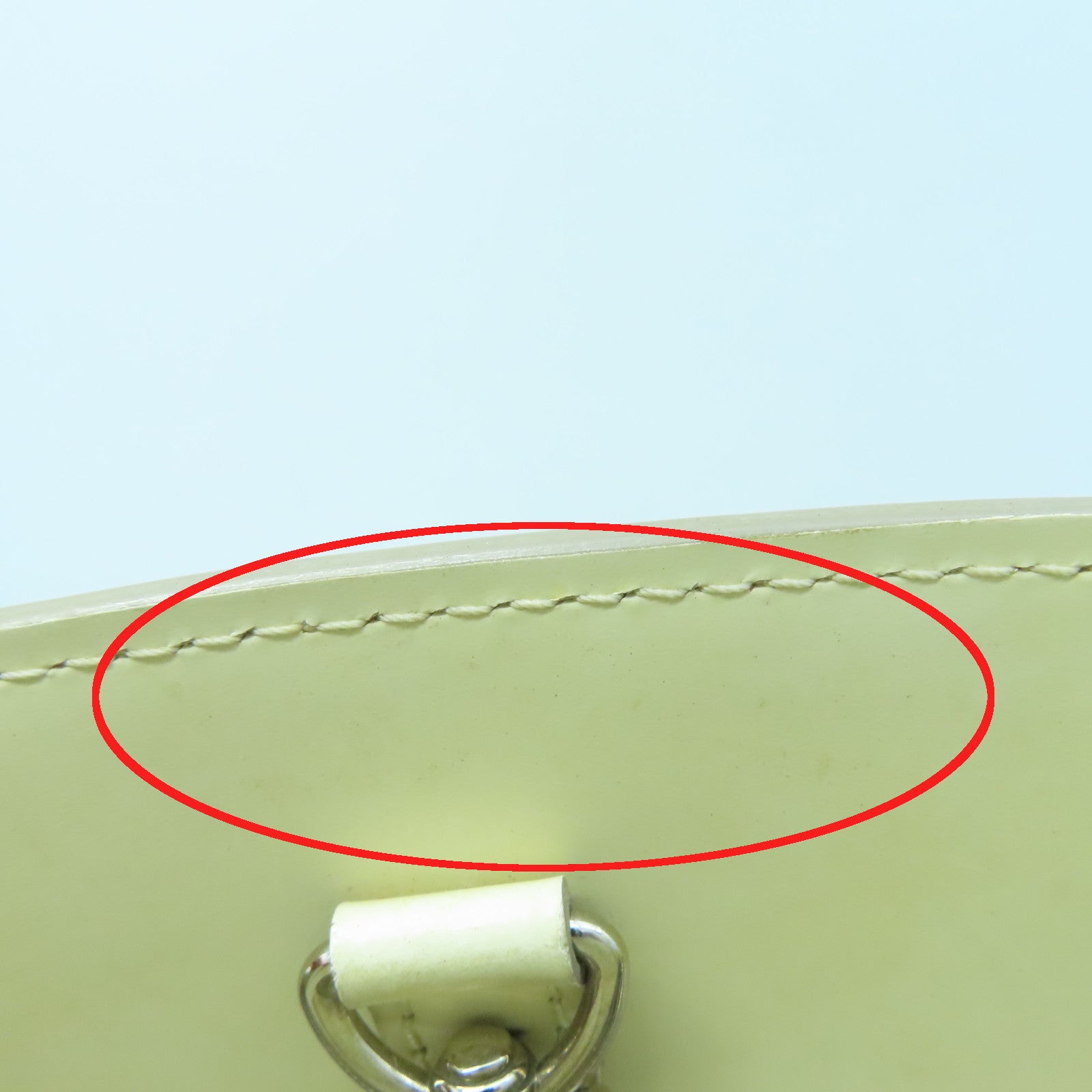 LOUIS VUITTON Epi Passy GM silver buckle handle bag white