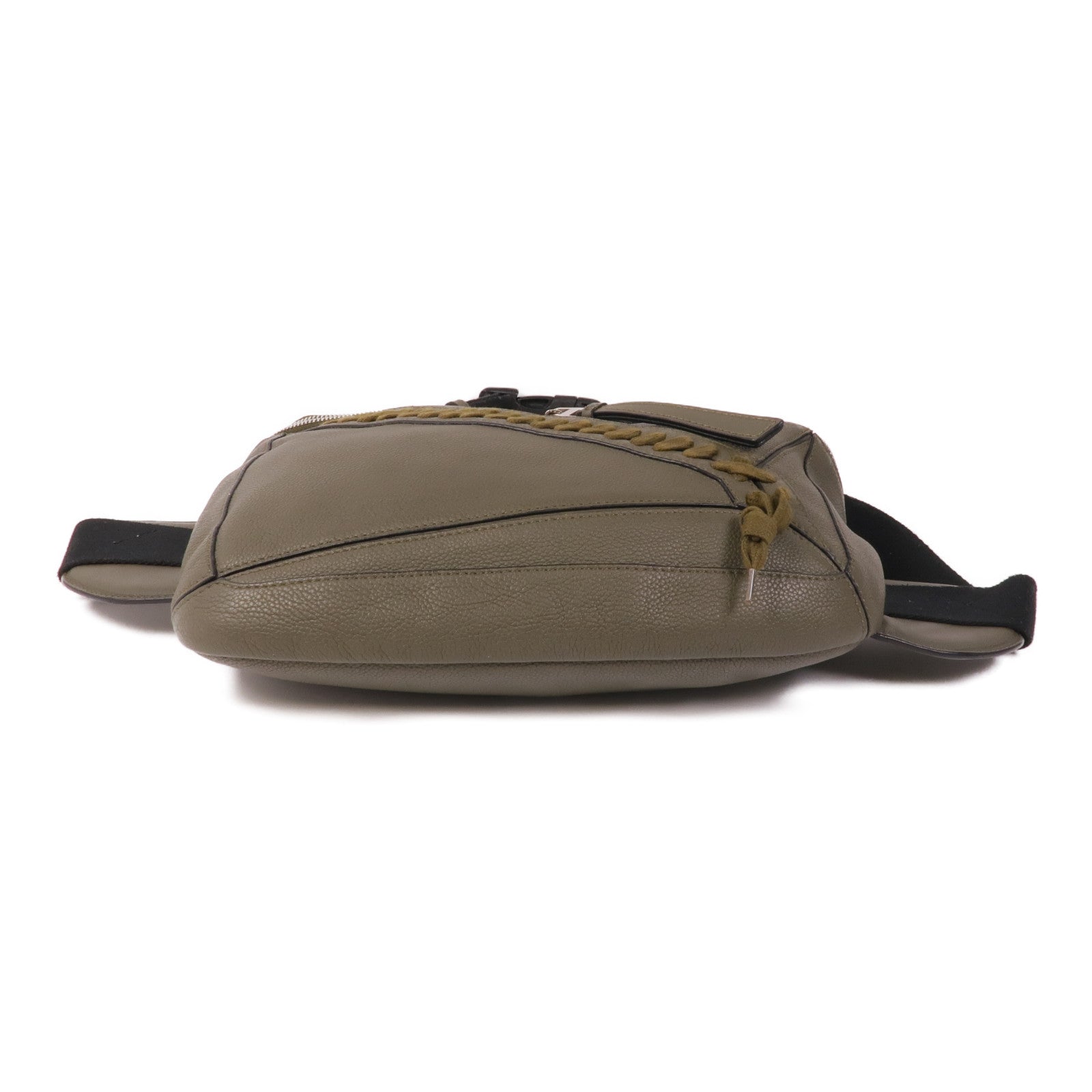 LOEWE 牛皮皮革Puzzle Sling Bag銀扣肩背袋