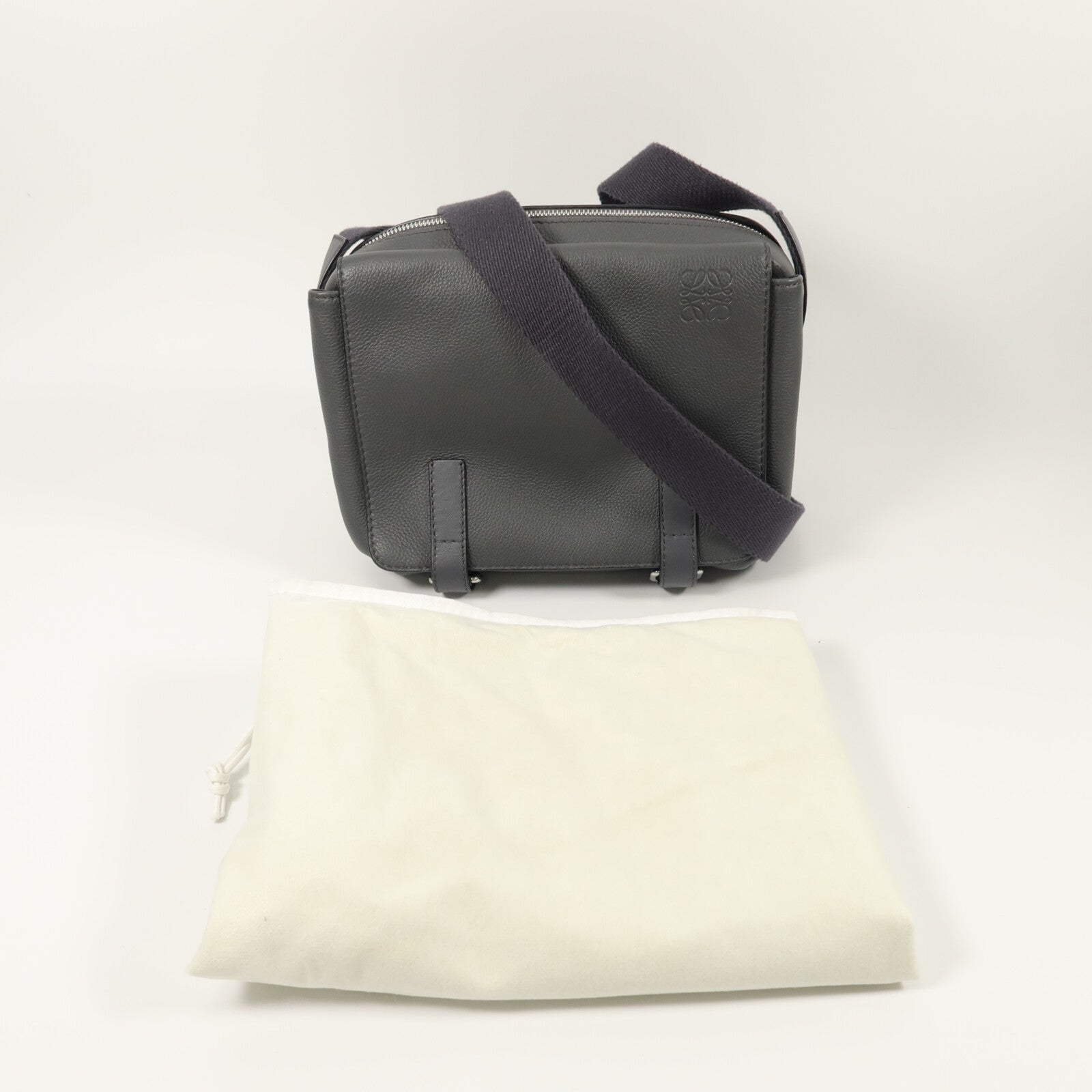 LOEWE 牛皮皮革Military Messenger XS肩背袋