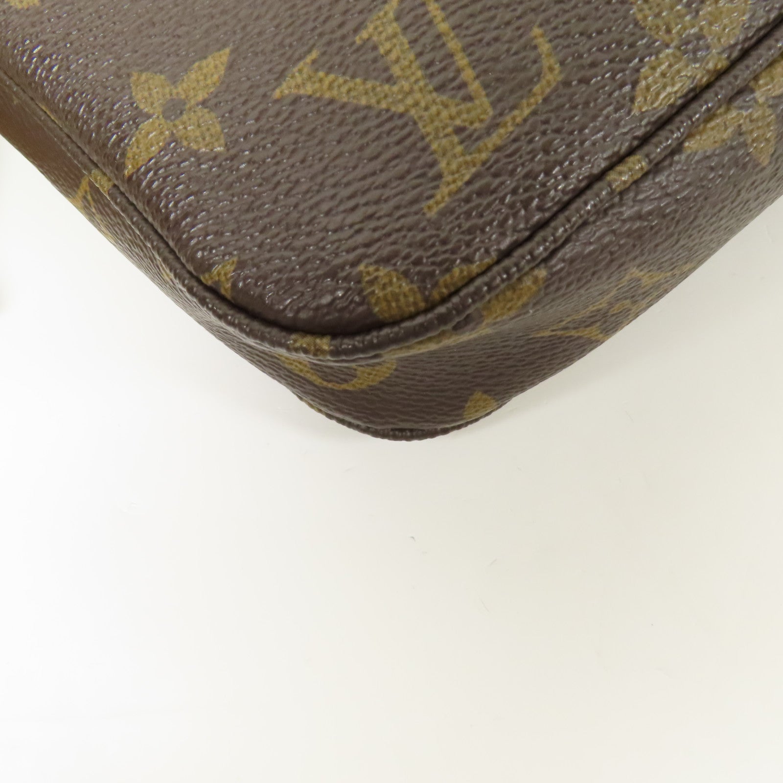 LOUIS VUITTON Monogram Pochette Accessoires金扣手拿包棕色