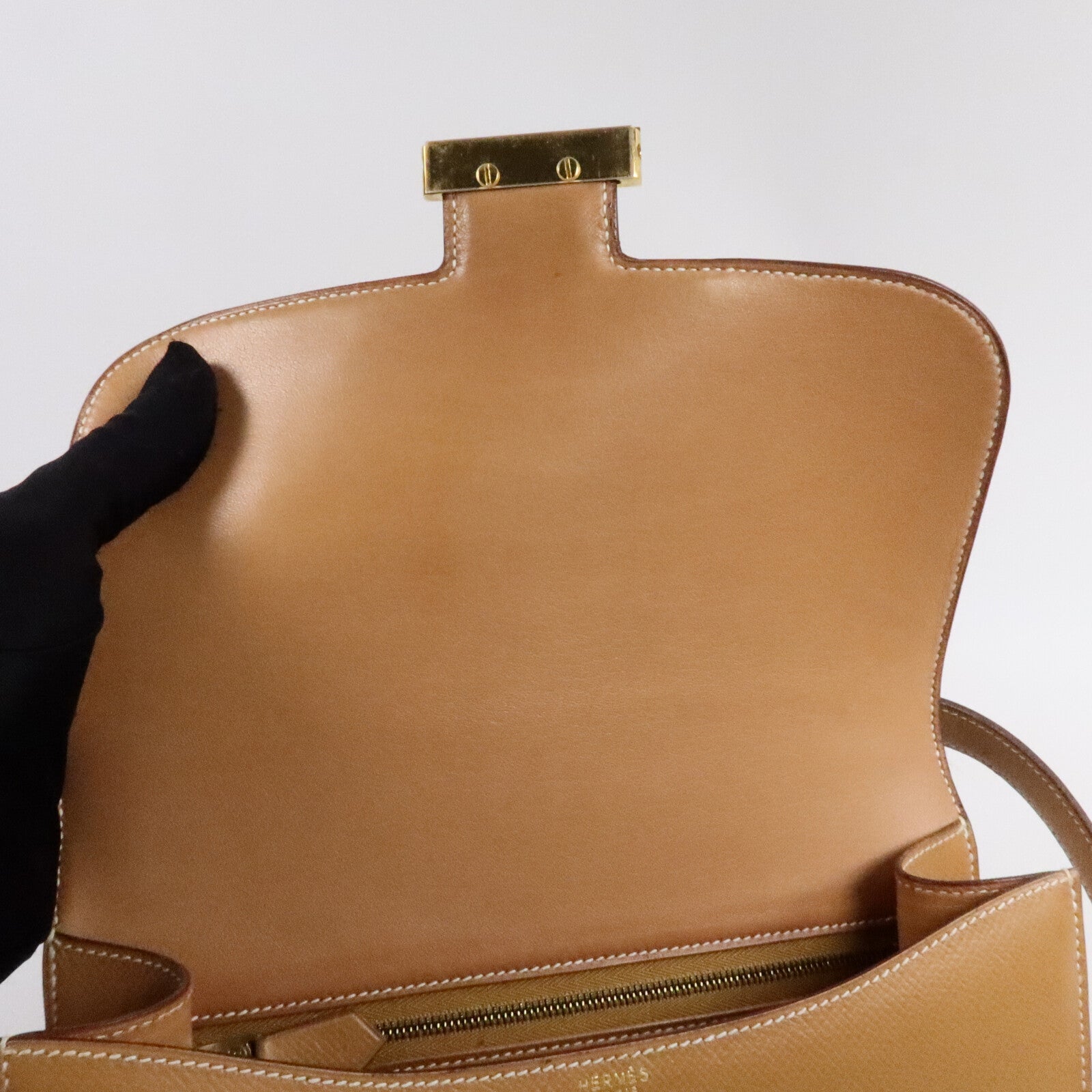 HERMES Epsom皮革Constance 24肩背袋Naturel
