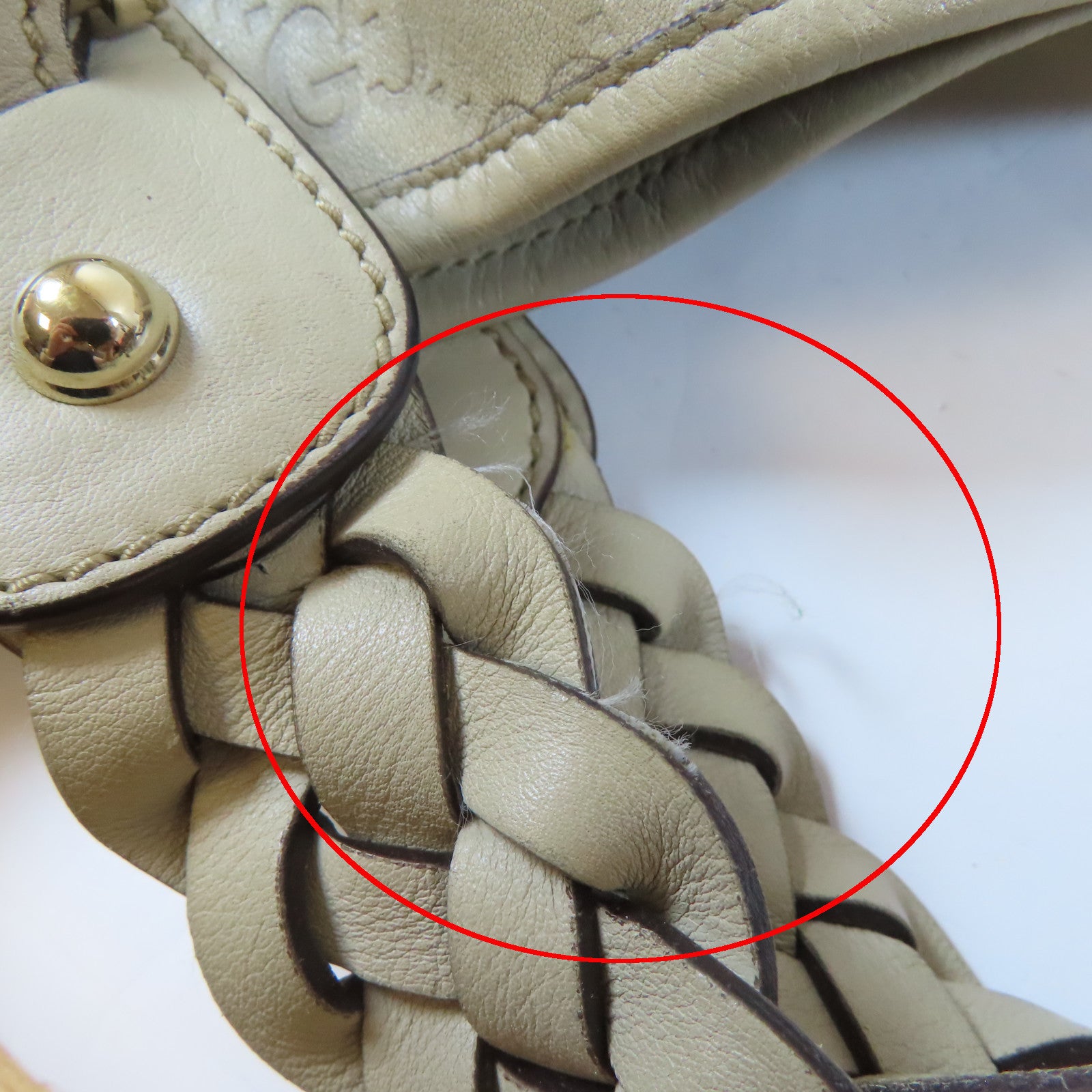 GUCCI 【清倉大減價】牛皮皮革Shoulder Bag銀扣肩背袋白色