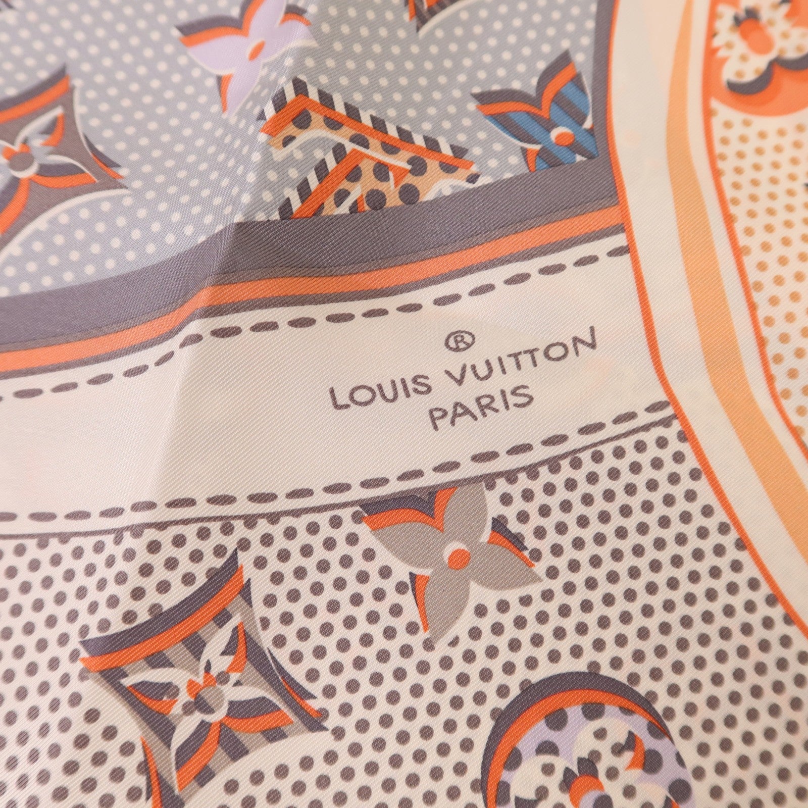 LOUIS VUITTON 絲質Pop Monogram Scarf 88x88絲巾