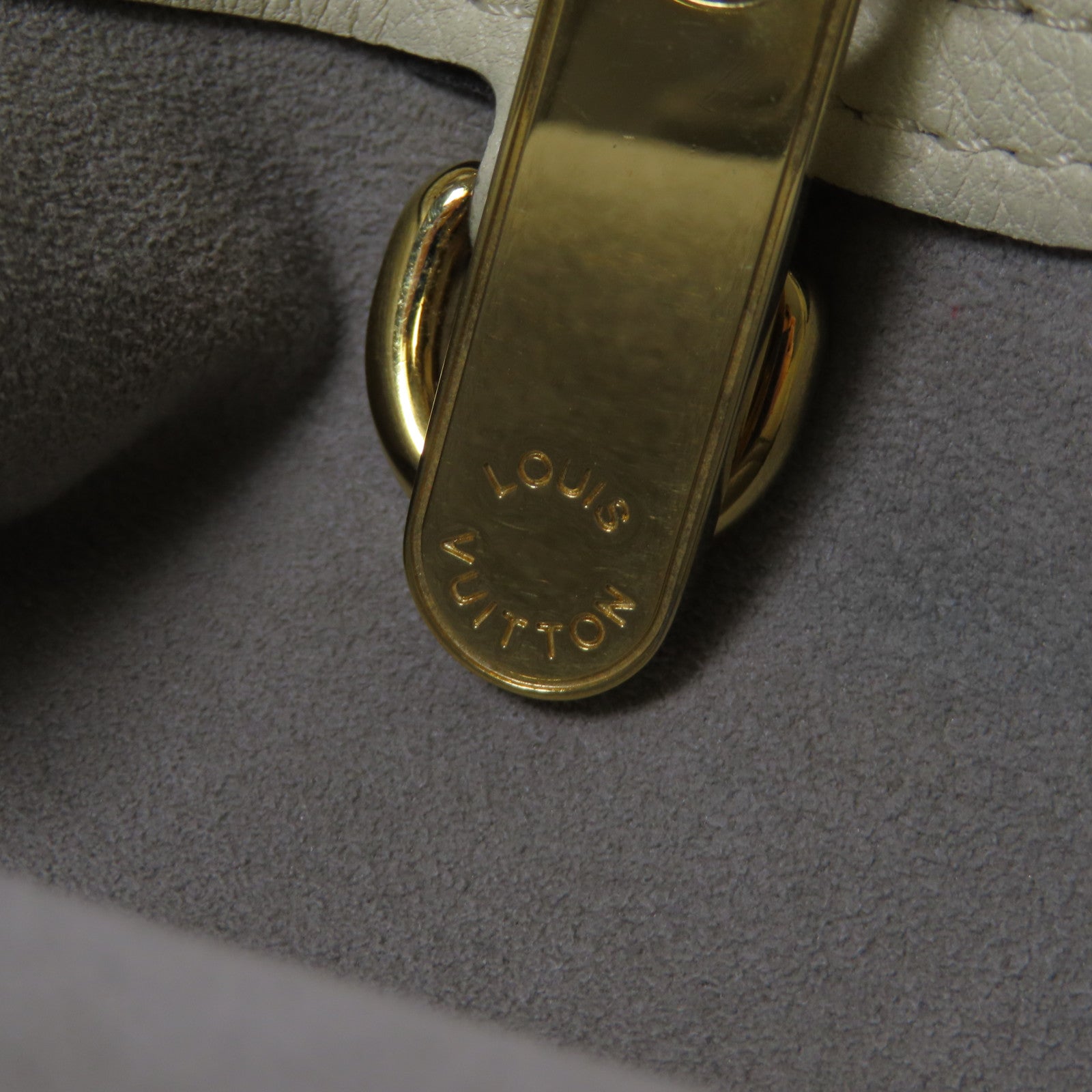 LOUIS VUITTON 【激減優惠】Mahina Cirrus MM金扣手挽袋米色