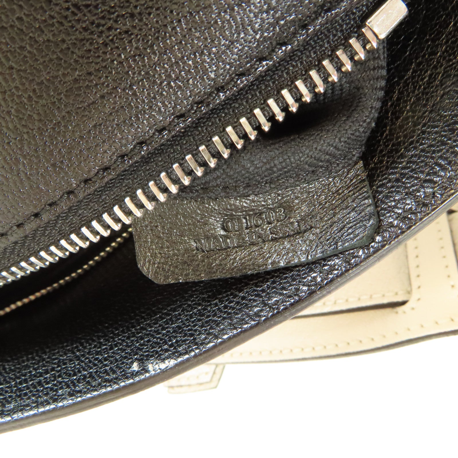 LOEWE 牛皮皮革Puzzle Medium銀扣手挽肩背兩用袋