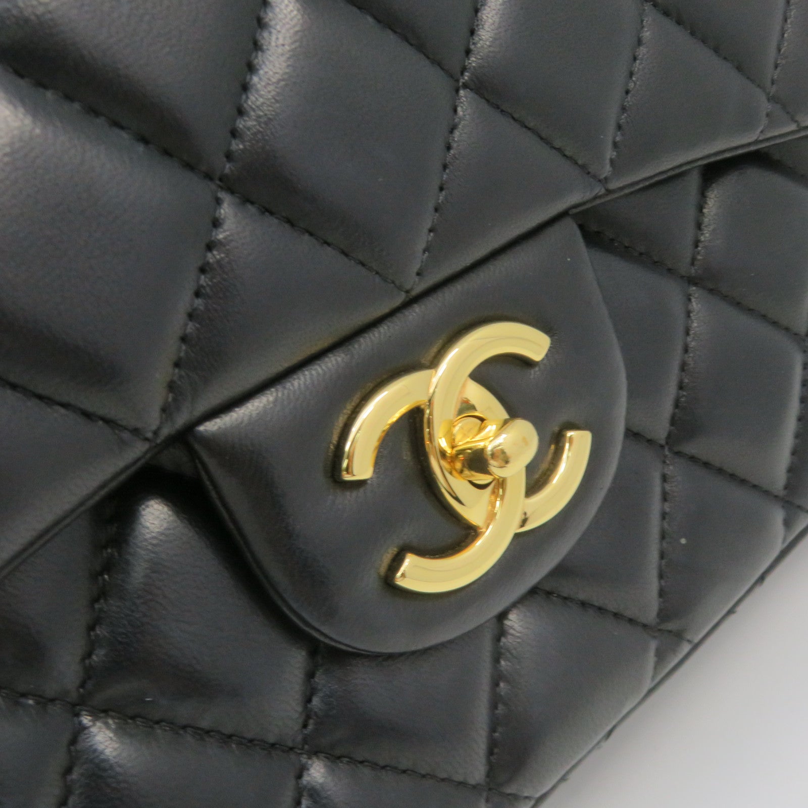 CHANEL rhombus sheepskin leather Maxi Jumbo Chain Shoulder Bag gold buckle chain shoulder bag black