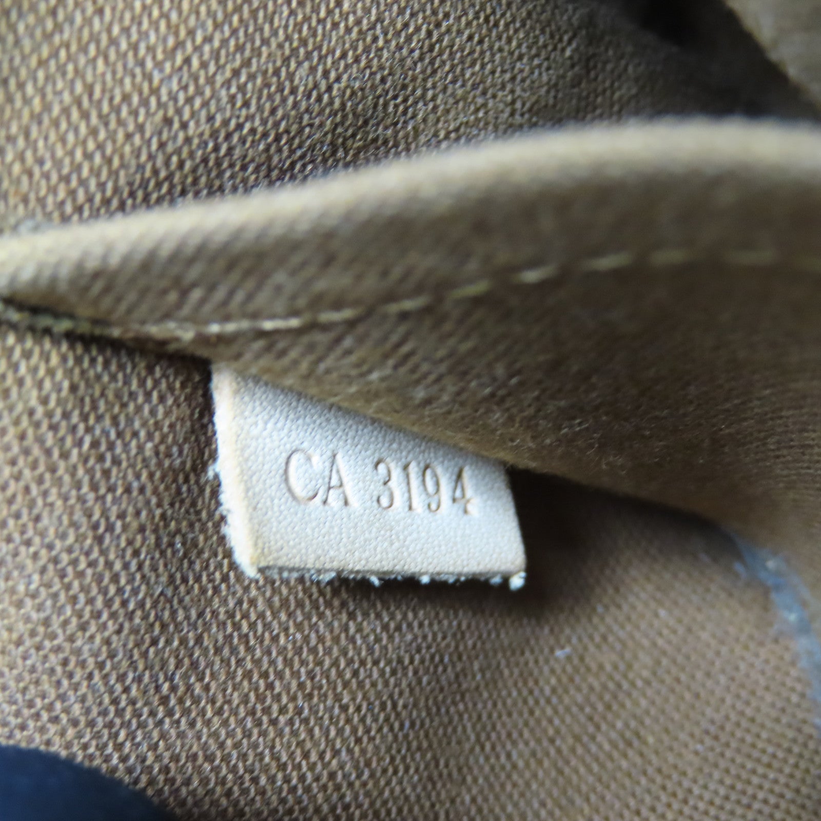 LOUIS VUITTON Monogram Pochette Accessoires金扣手拿包棕色