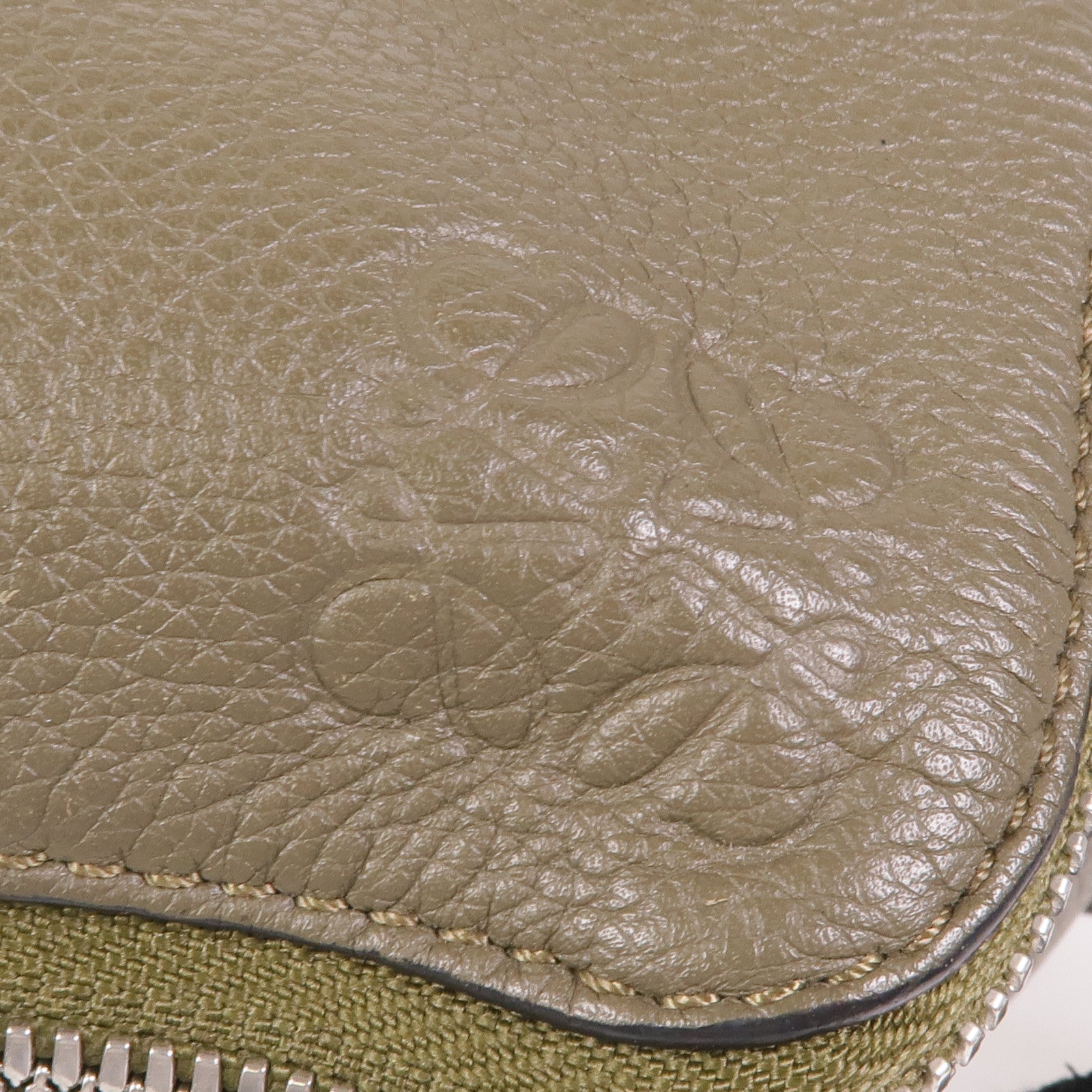 LOEWE 牛皮皮革Puzzle Sling Bag銀扣肩背袋