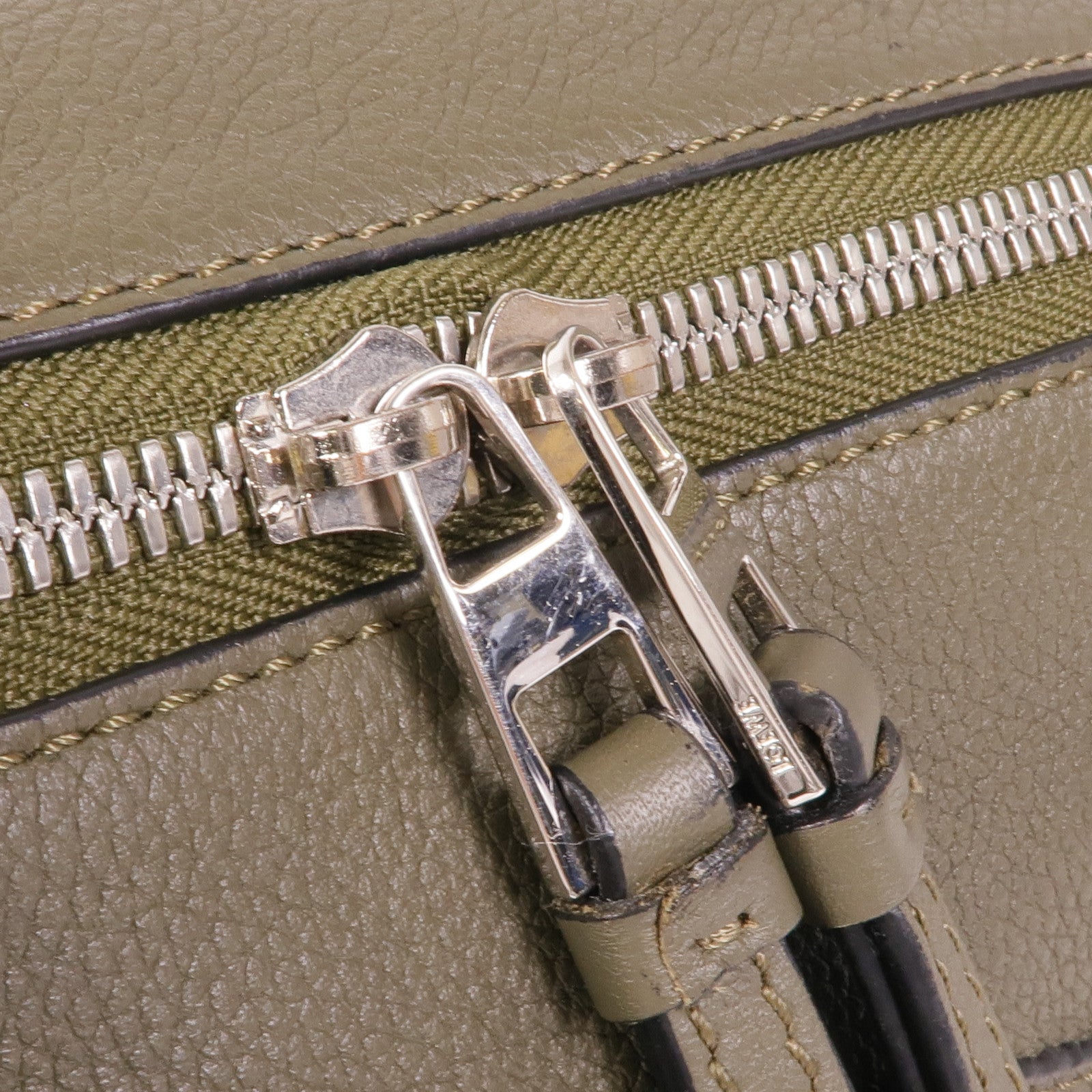 LOEWE 牛皮皮革Puzzle Sling Bag銀扣肩背袋