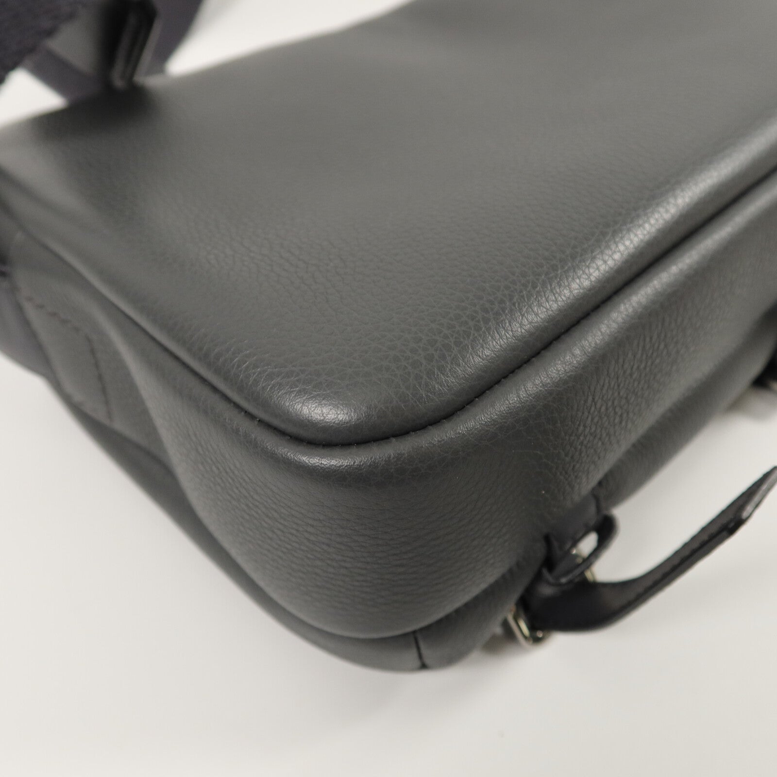 LOEWE 牛皮皮革Military Messenger XS肩背袋