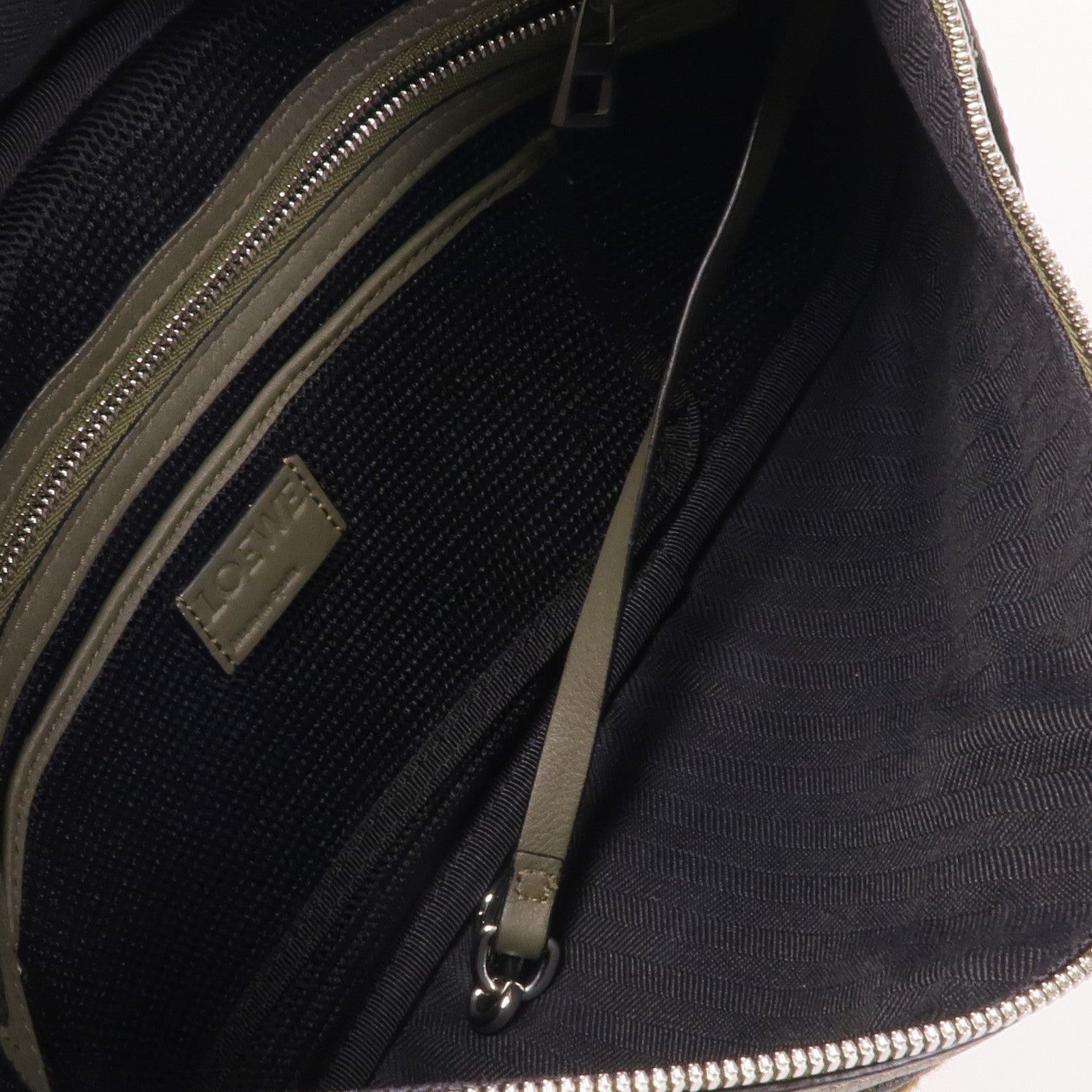 LOEWE 牛皮皮革Puzzle Sling Bag銀扣肩背袋