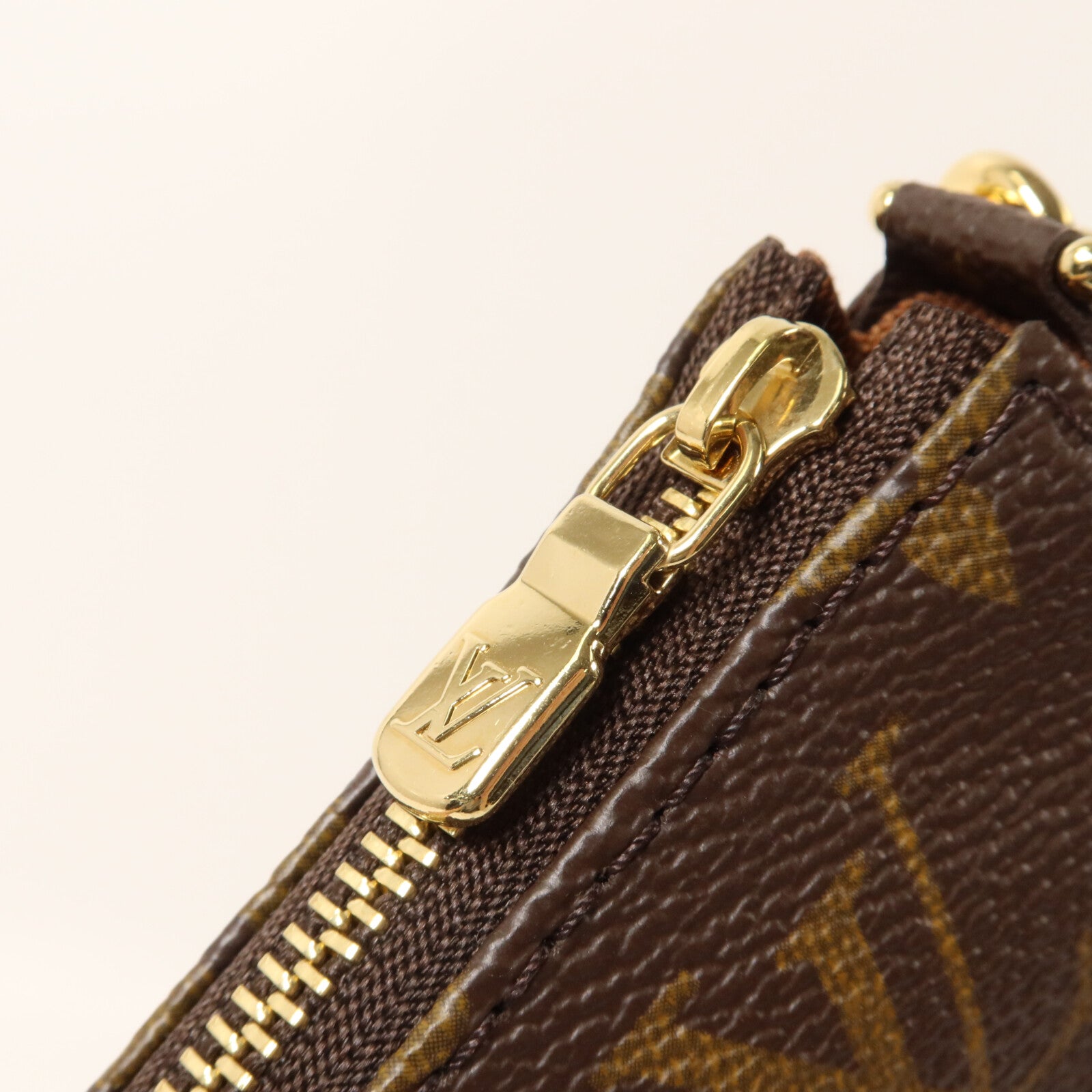LOUIS VUITTON Monogram Pochette Accessoires鏈帶肩背袋