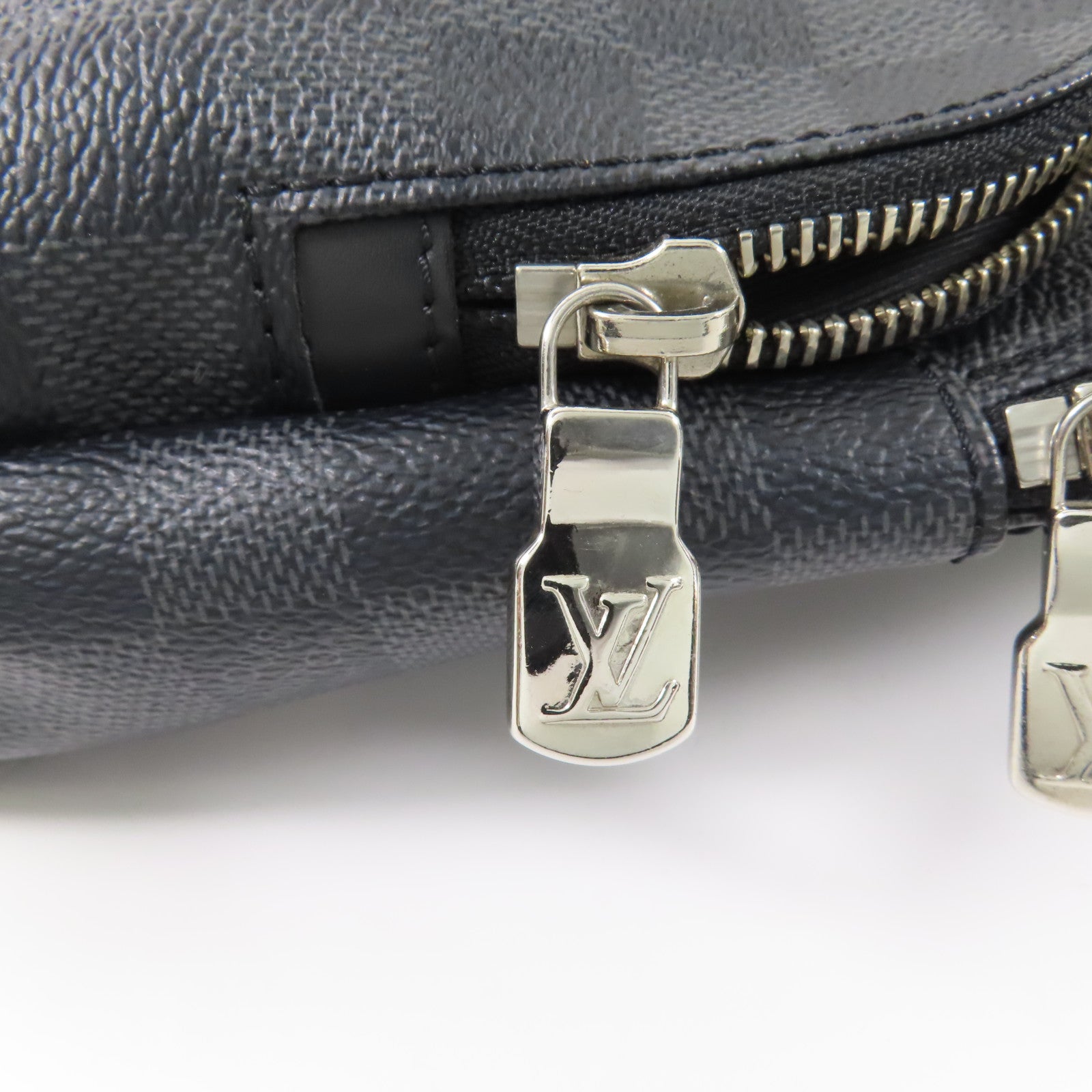 LOUIS VUITTON Damier Graphite Avenue Sling銀扣肩背袋