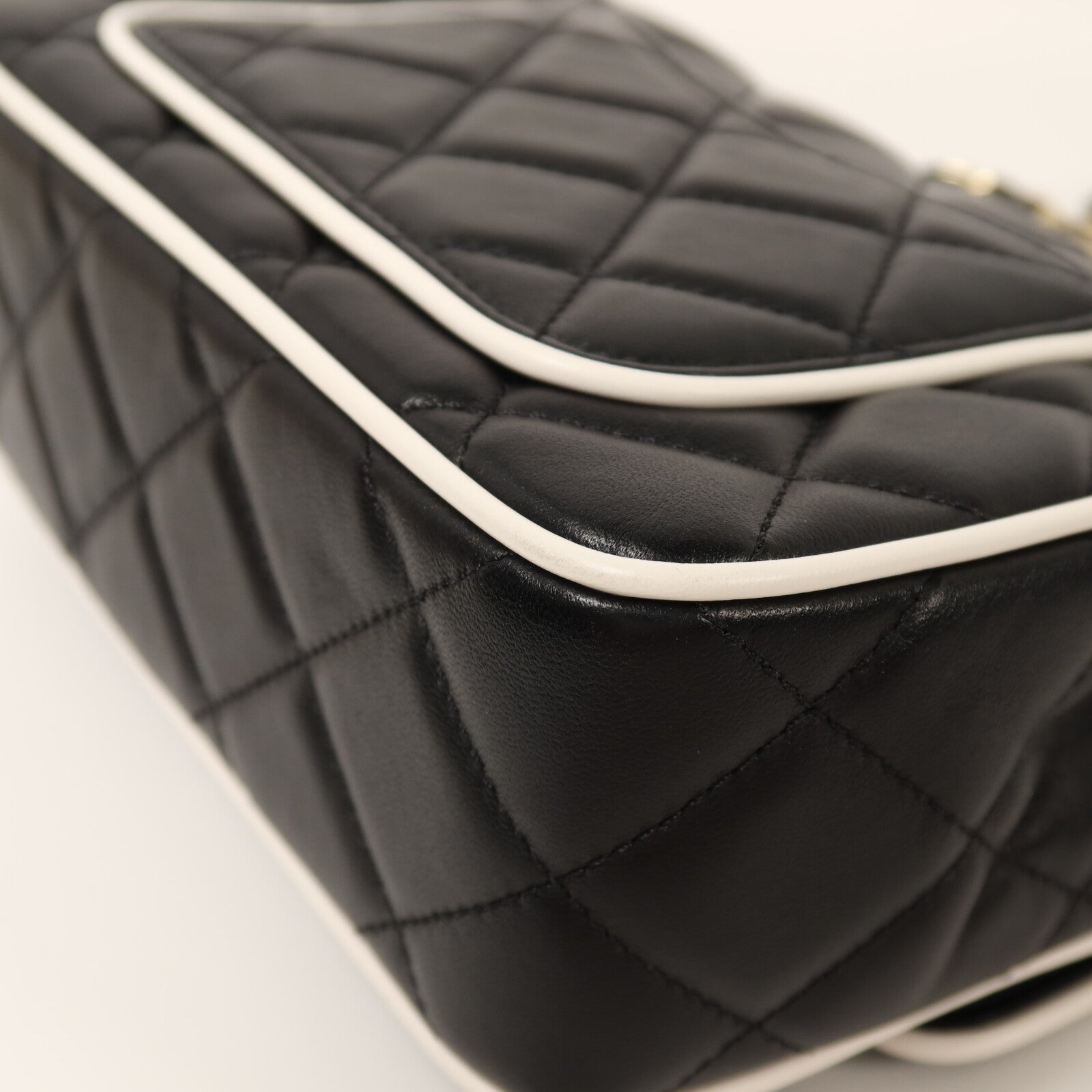 CHANEL 羊皮皮革Mini Flap金扣鏈帶肩背袋