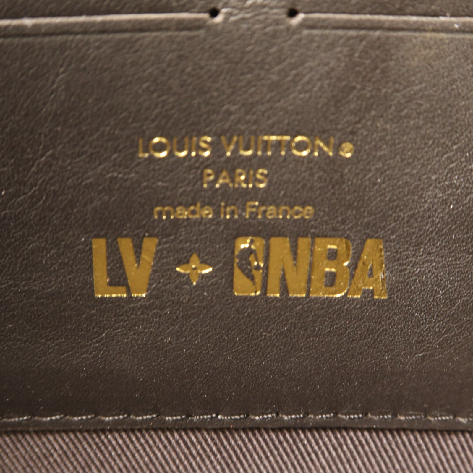 LOUIS VUITTON Monogram Taurillon LVxNBA Soft Trunk Wearable金扣肩背袋