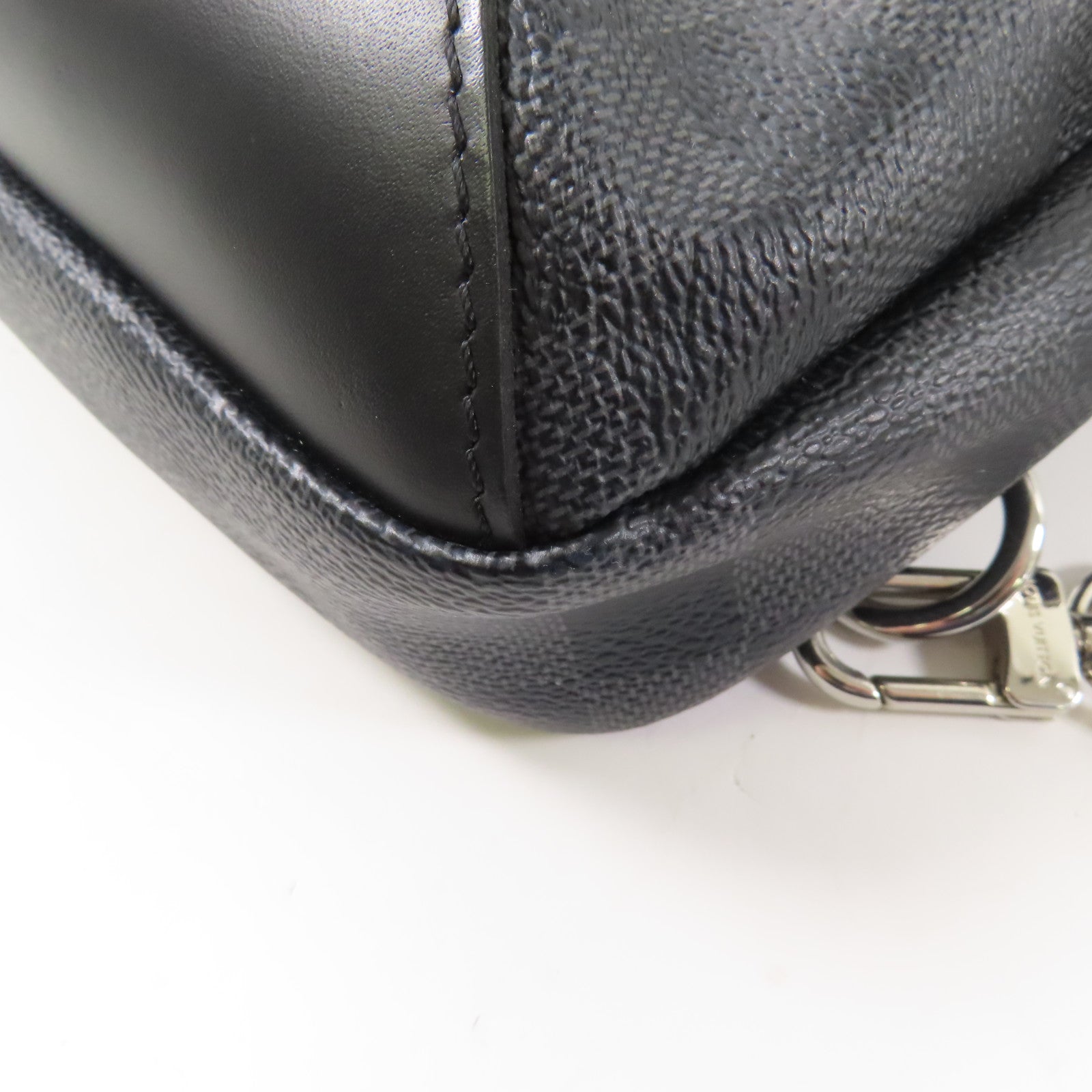LOUIS VUITTON Damier Graphite Avenue Sling銀扣肩背袋