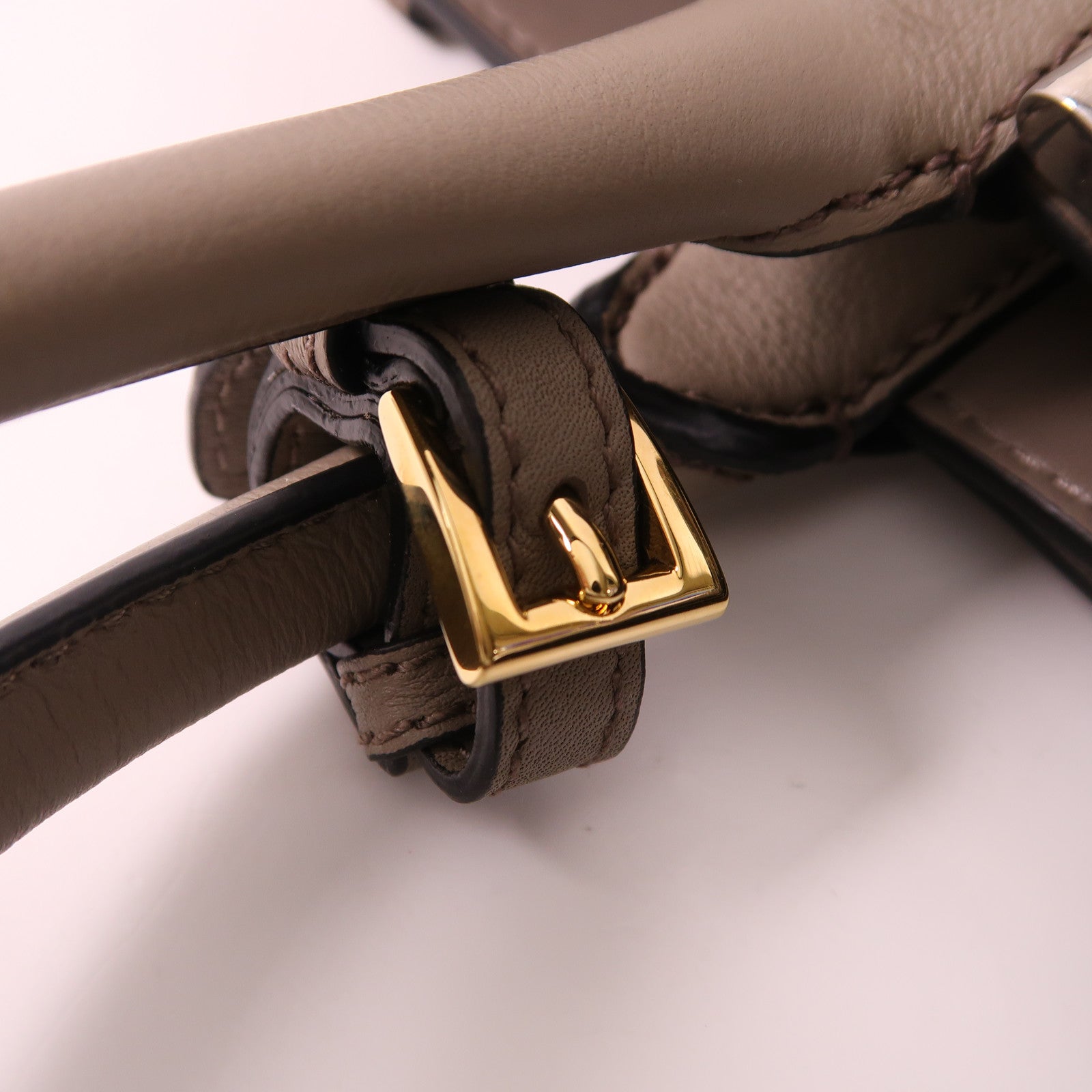 PRADA 牛皮皮革Medium Prada Buckle手挽肩背兩用袋