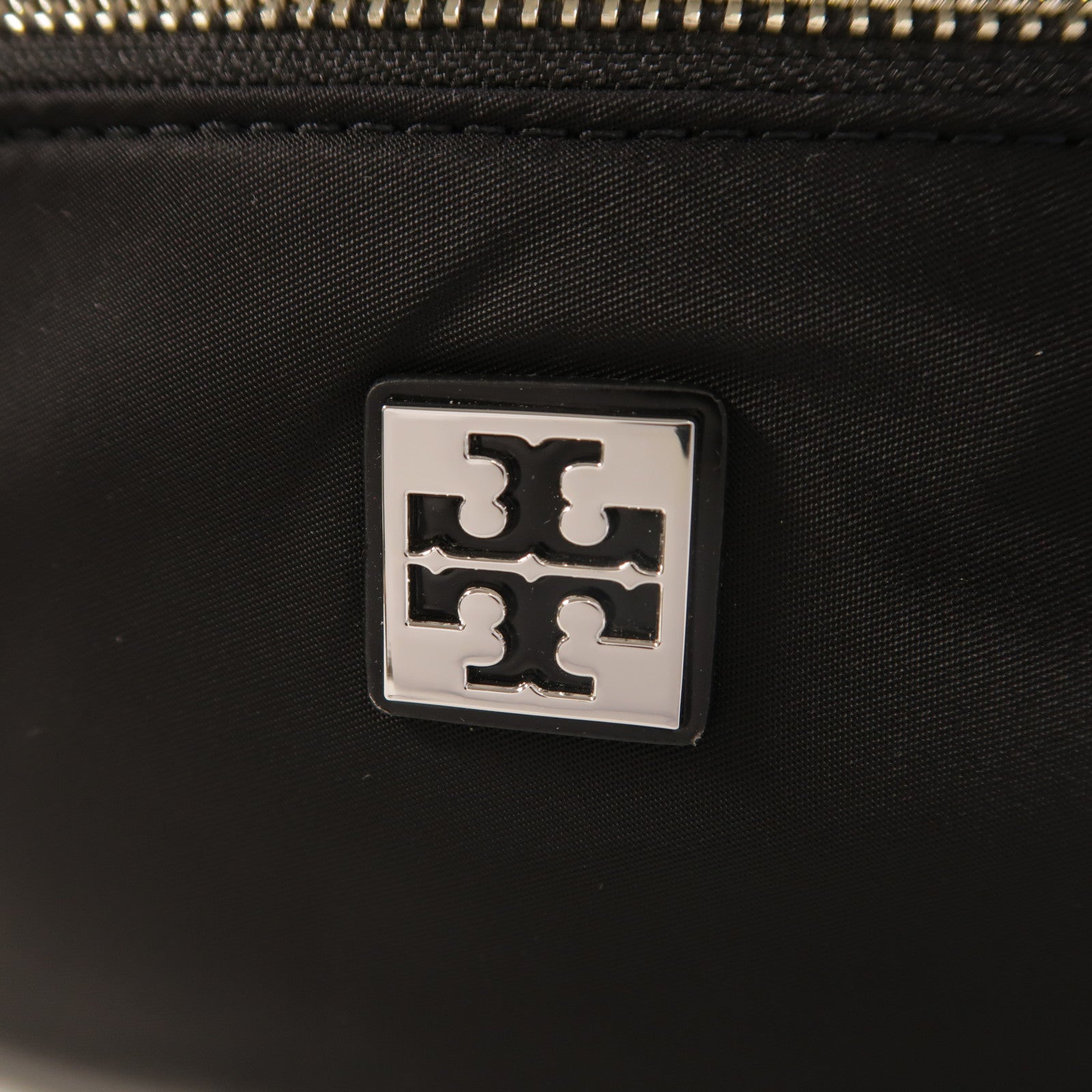 Tory Burch 尼龍Shoulder Bag銀扣肩背袋