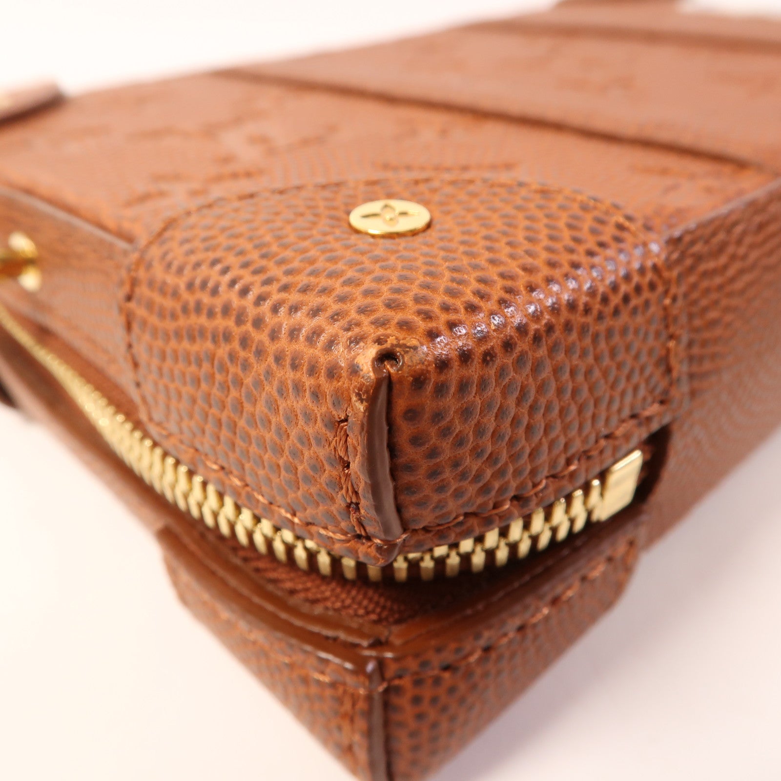 LOUIS VUITTON Monogram Taurillon LVxNBA Soft Trunk Wearable金扣肩背袋