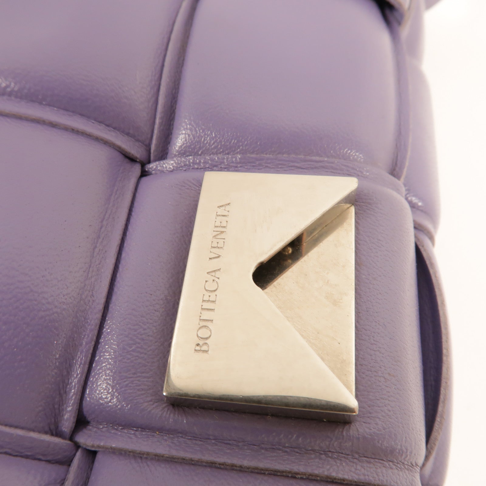 BOTTEGA VENETA 羊皮皮革Padded Cassette Small肩背袋