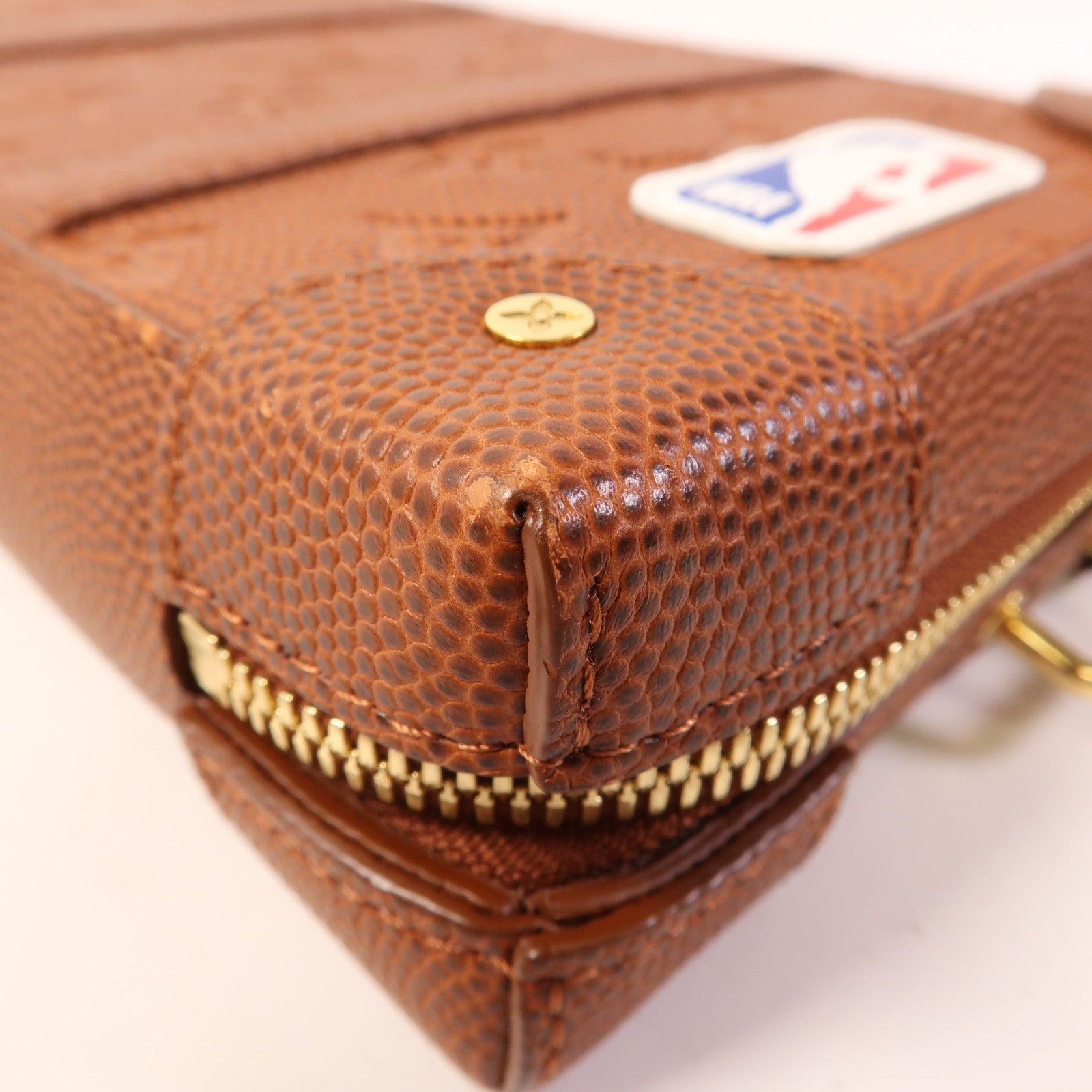 LOUIS VUITTON Monogram Taurillon LVxNBA Soft Trunk Wearable金扣肩背袋