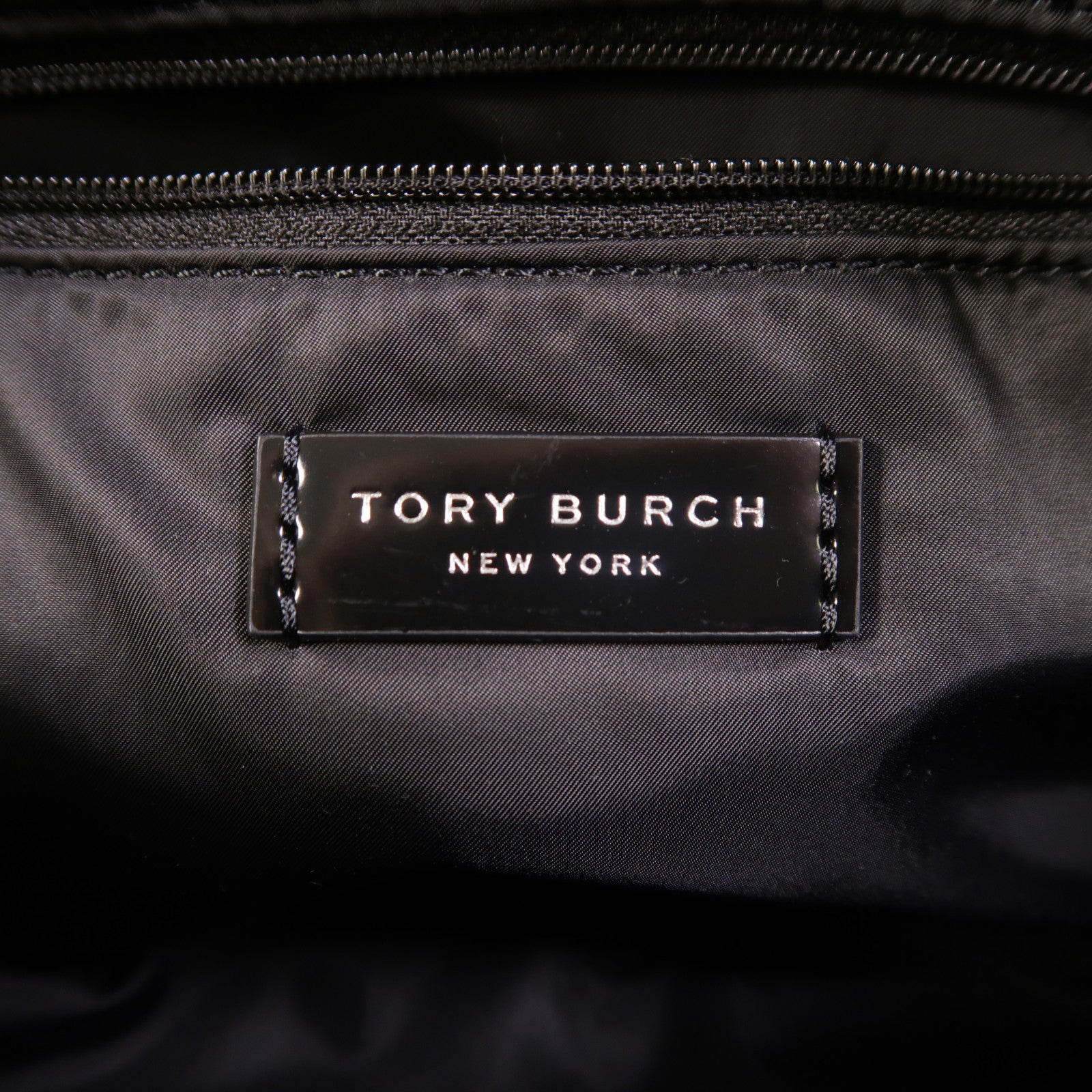 Tory Burch 尼龍Shoulder Bag銀扣肩背袋