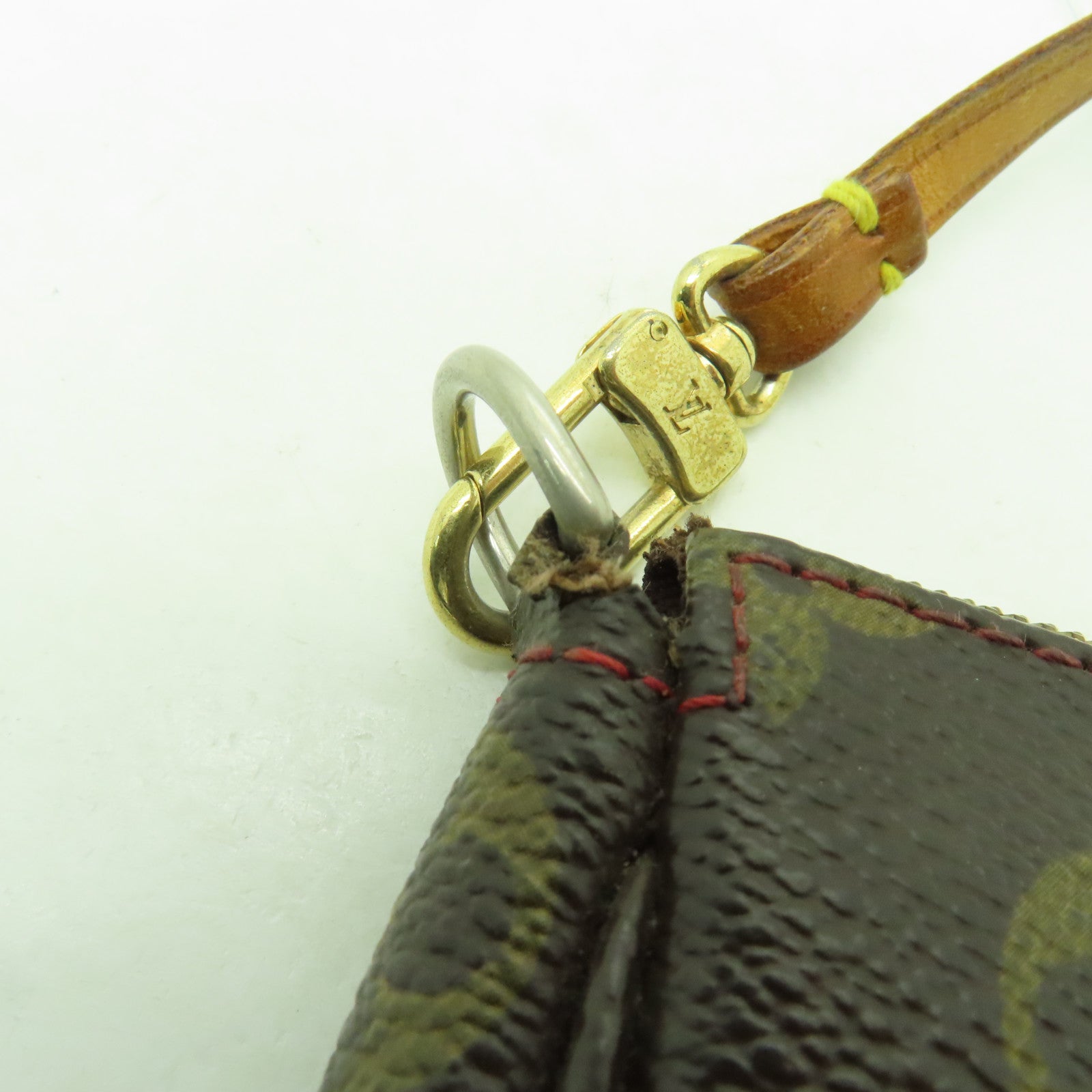 LOUIS VUITTON Monogram Pochette Accessories金扣手挽袋棕色