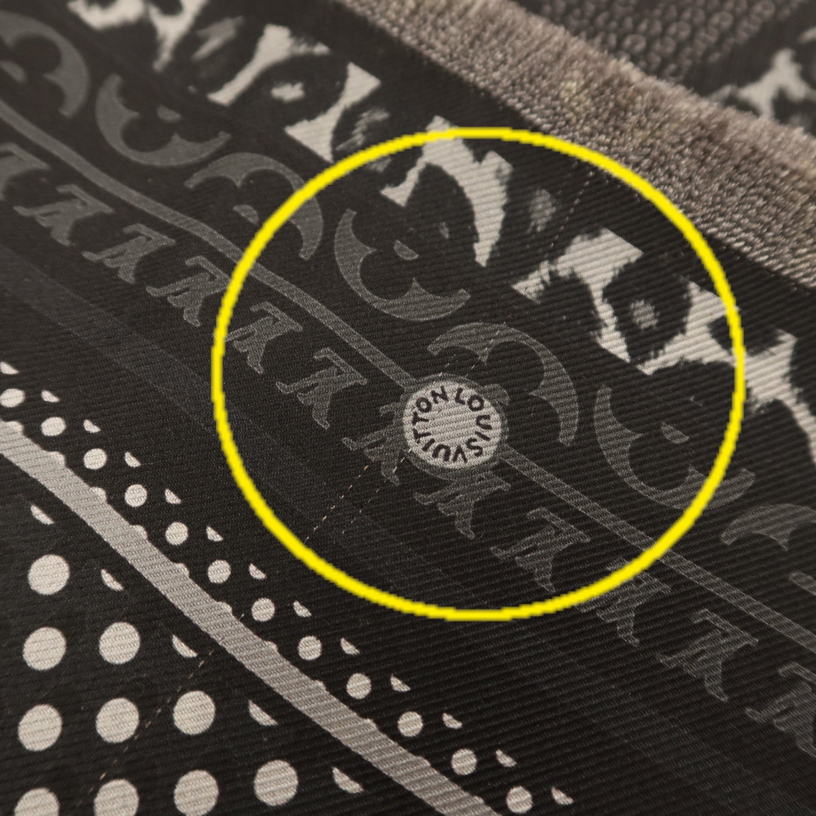 LOUIS VUITTON 絲質Scarf 120x120絲巾