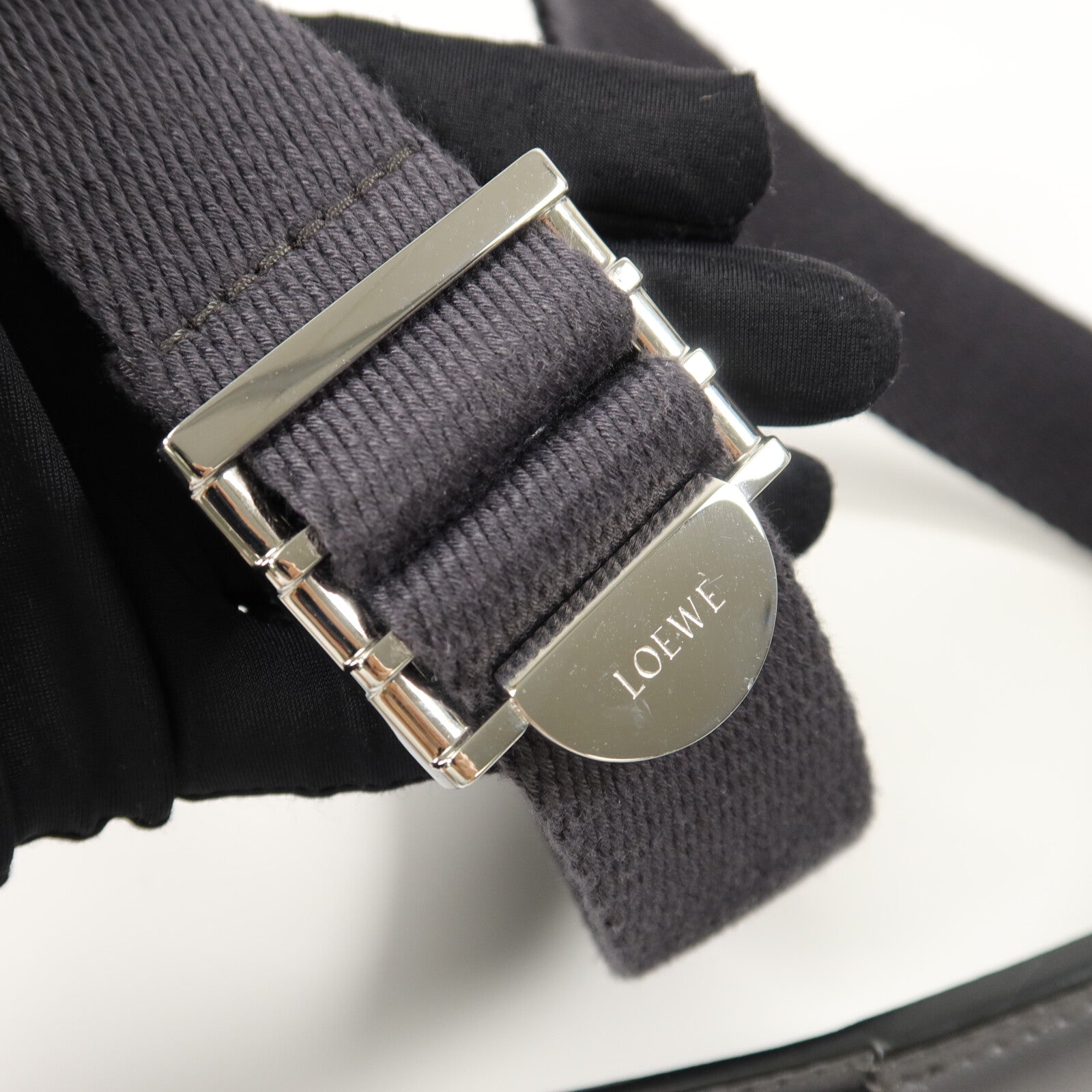LOEWE 牛皮皮革Military Messenger XS肩背袋