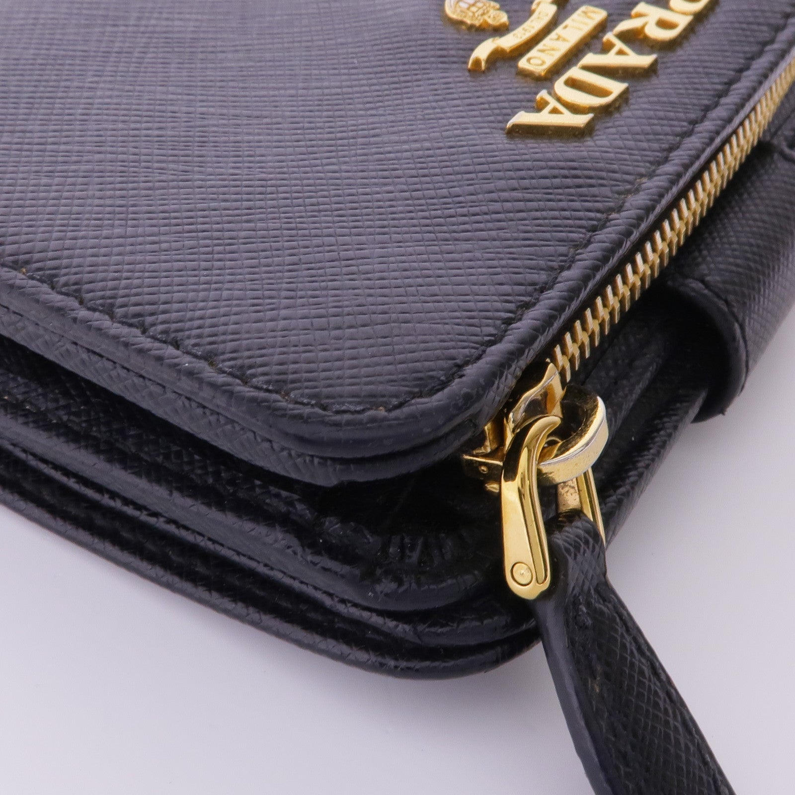 PRADA 【激減優惠】Saffiano皮革Wallet金扣錢包