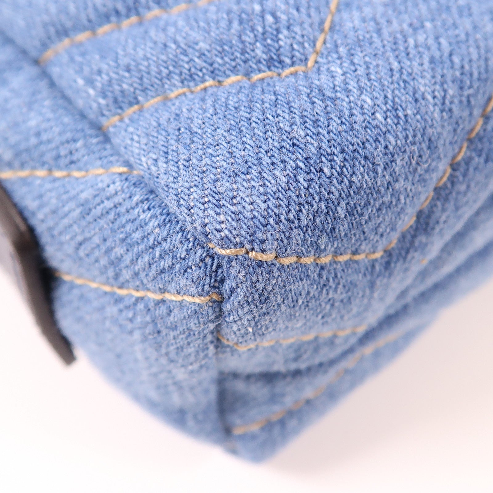 GUCCI 牛仔布Pouch金扣手拿包