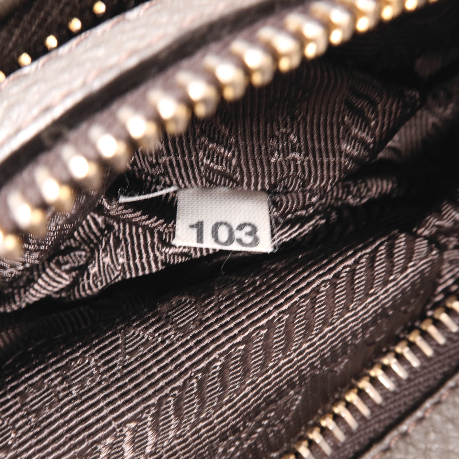 PRADA 牛皮皮革Shoulder Bag金扣肩背袋