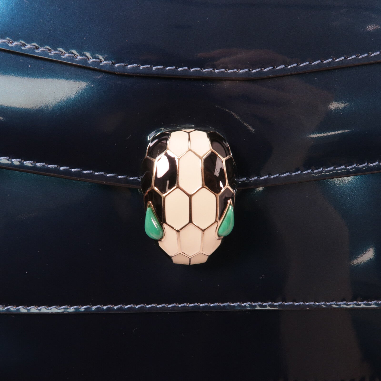 BVLGARI 漆皮皮革Serpenti Forever Medium鏈帶肩背袋