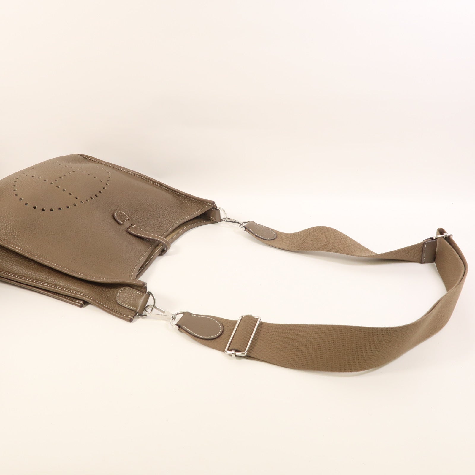 HERMES Clemence皮革Evelyne PM銀扣肩背袋Etoupe