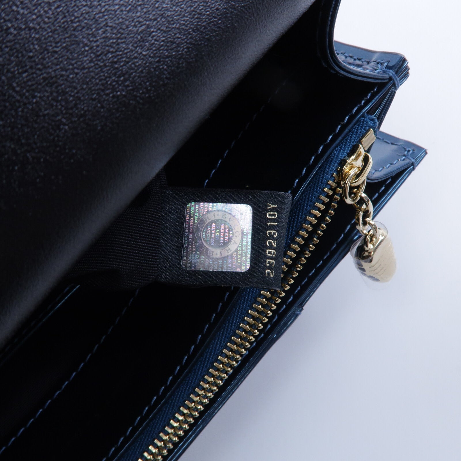 BVLGARI 漆皮皮革Serpenti Forever Medium鏈帶肩背袋