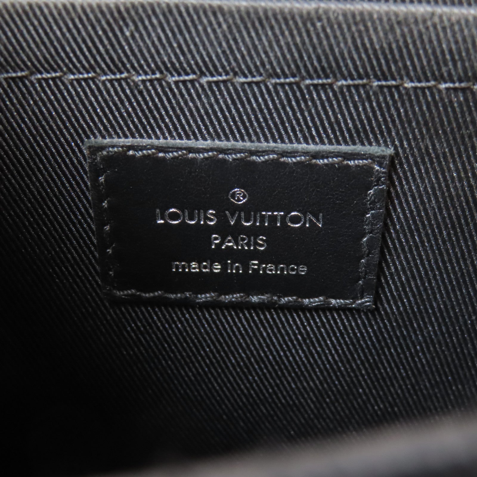LOUIS VUITTON Monogram Eclipse Trunk Messenger Bag黑扣肩背袋黑色
