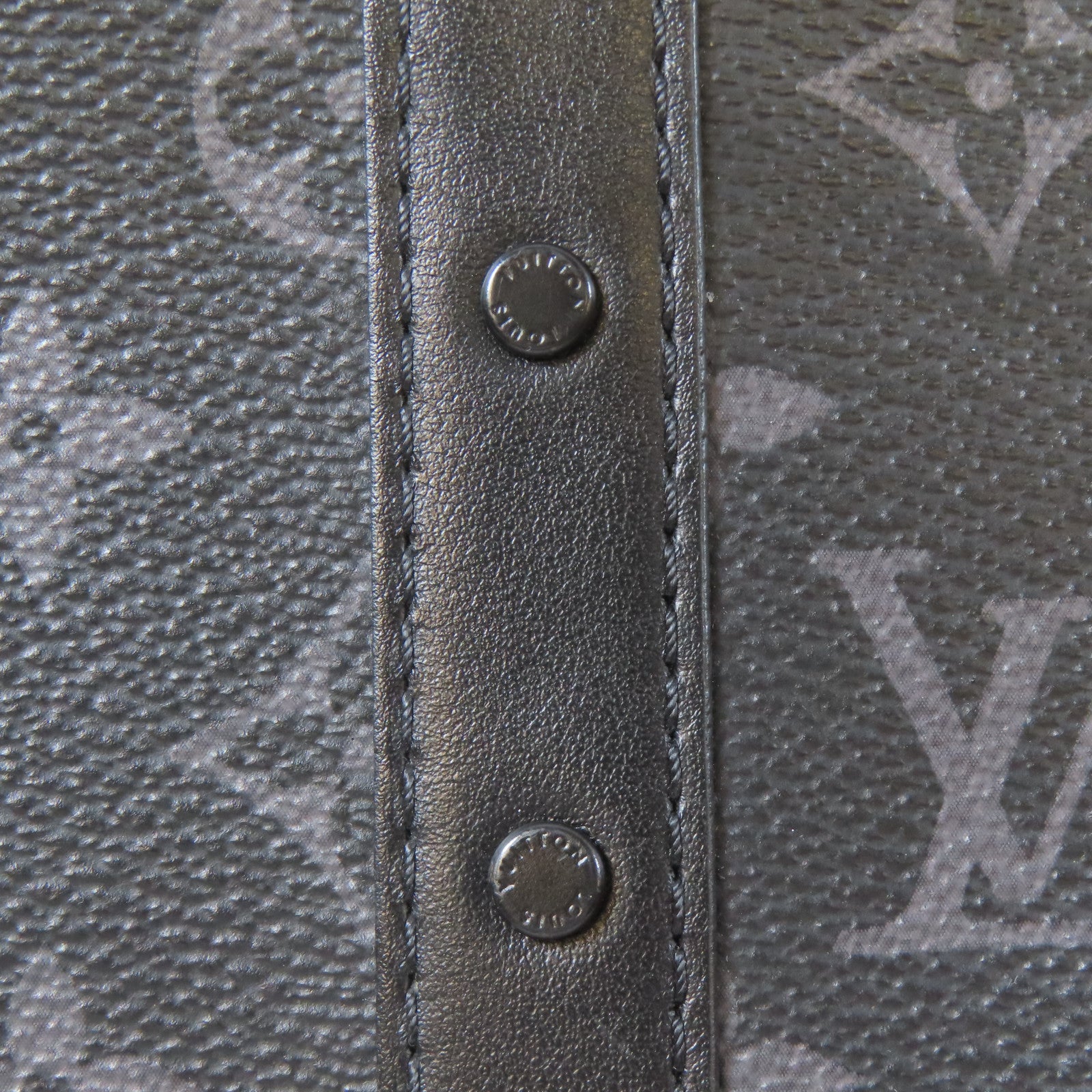 LOUIS VUITTON Monogram Eclipse Trunk Messenger Bag黑扣肩背袋黑色