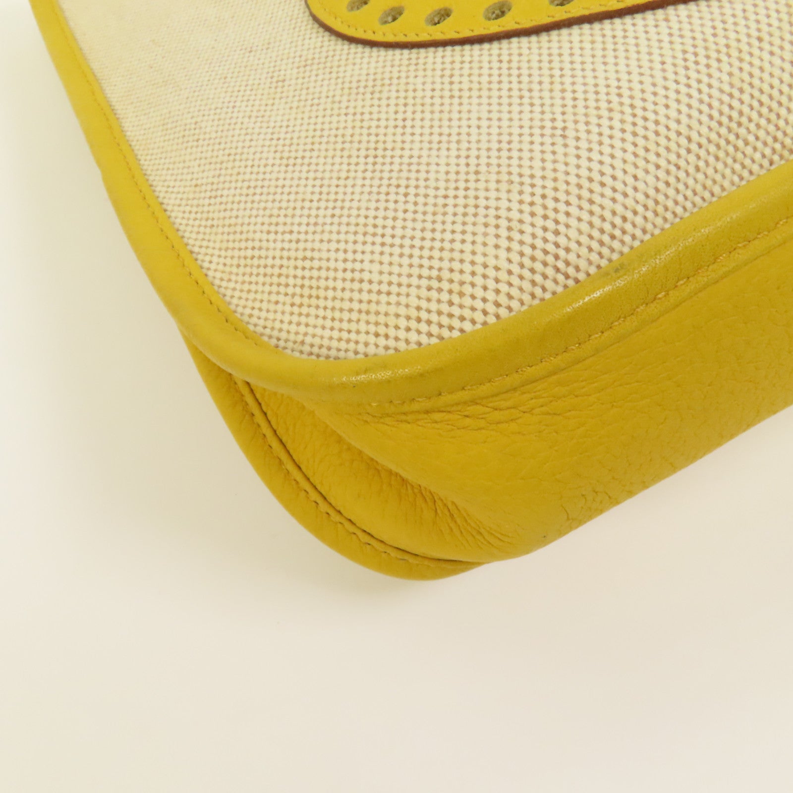 HERMES 帆布/皮革Evelyne PM銀扣肩背袋Soleil