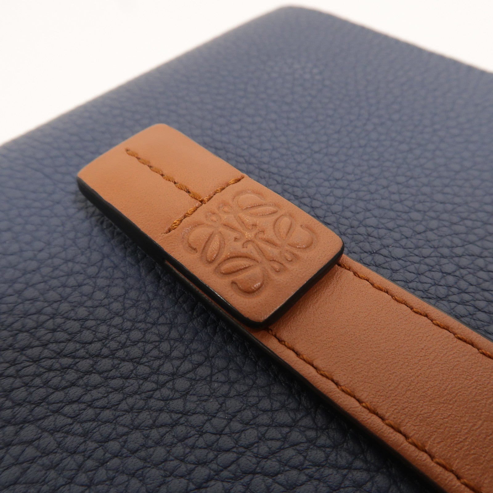 LOEWE 牛皮皮革Vertical Wallet Medium長錢包