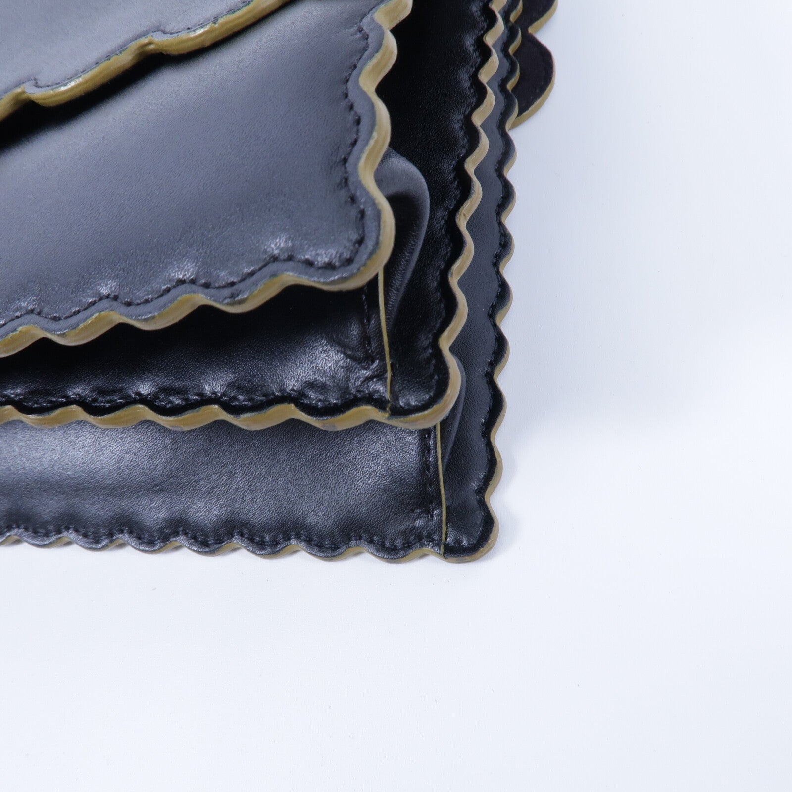 FENDI 牛皮皮革Kan I鏈帶肩背袋