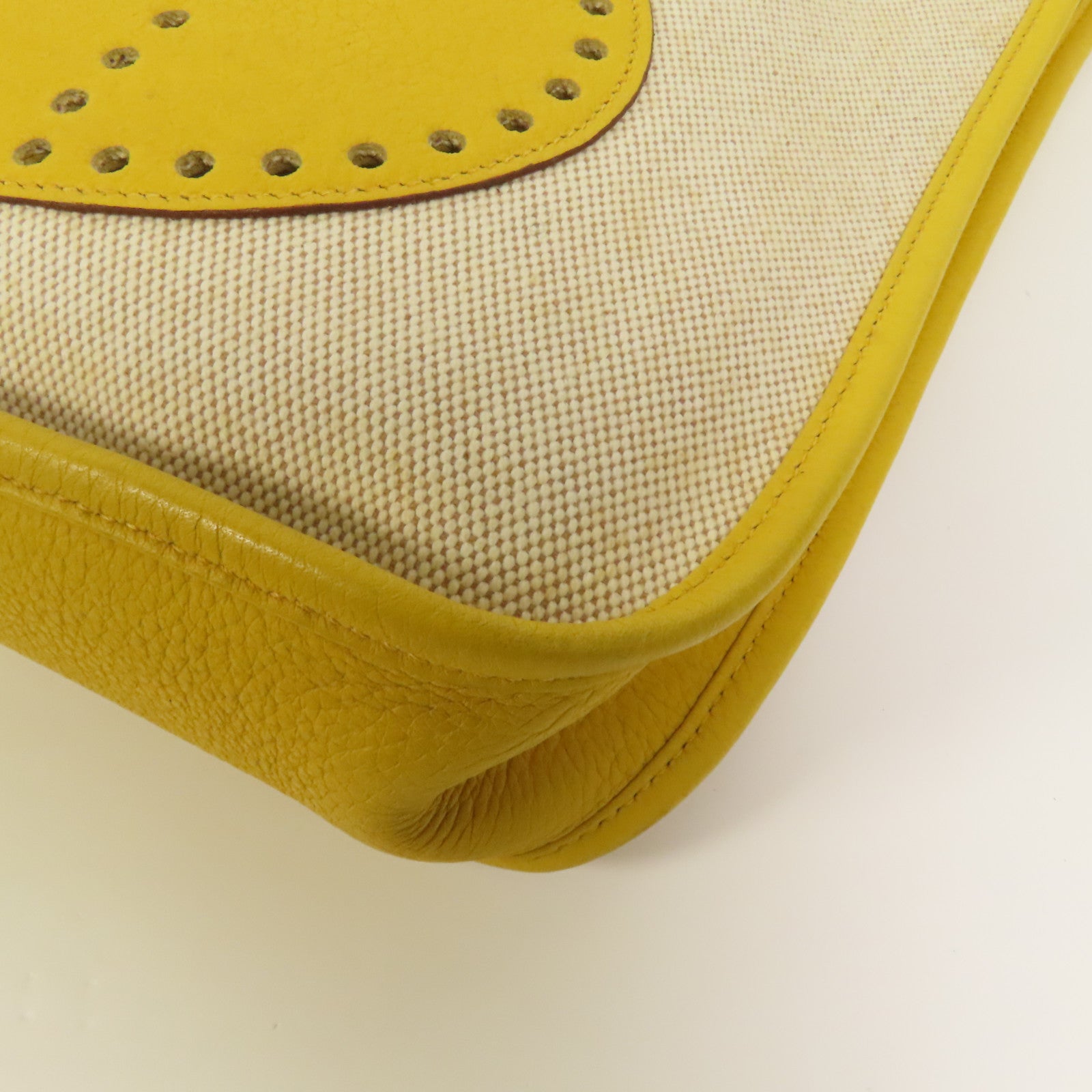 HERMES 帆布/皮革Evelyne PM銀扣肩背袋Soleil