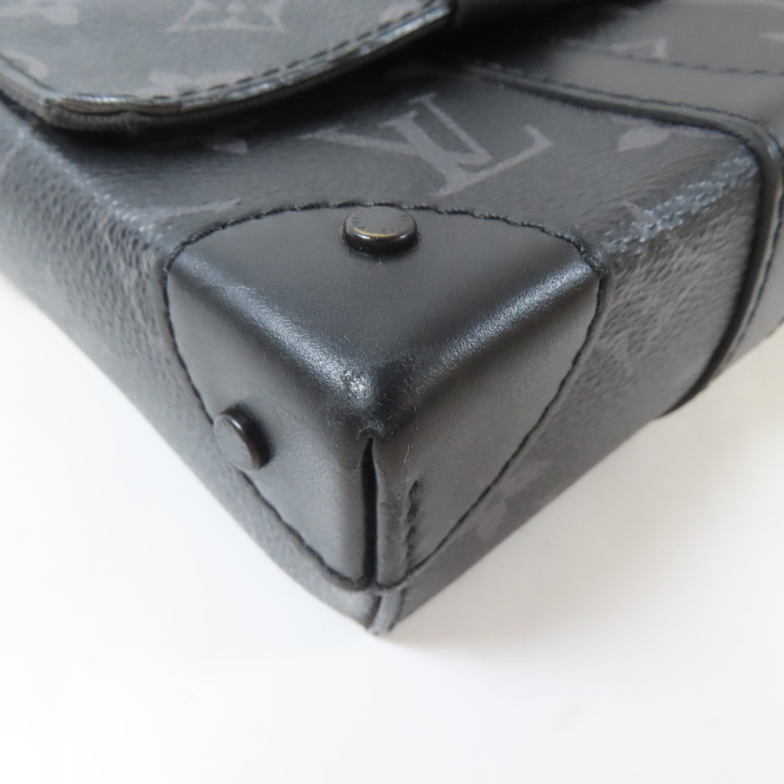 LOUIS VUITTON Monogram Eclipse Trunk Messenger Bag黑扣肩背袋黑色