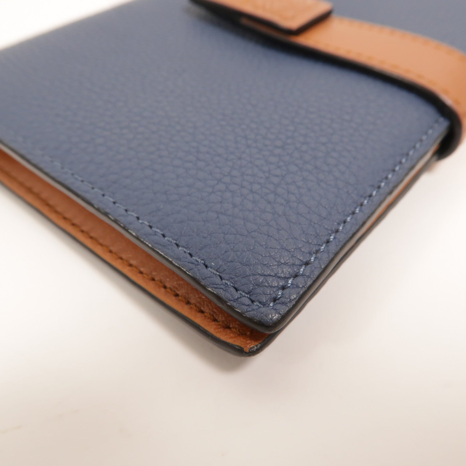 LOEWE 牛皮皮革Vertical Wallet Medium長錢包